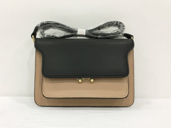 <b><p>Natural cowhide trunk bag 4lor Ribbed Ma</p></b><b><p>天然牛革トランクバック4colorリブメイドクロスバックショルダーバッグマルニstバックデイリーバッ</p></b><br /><br /><p align='center'>