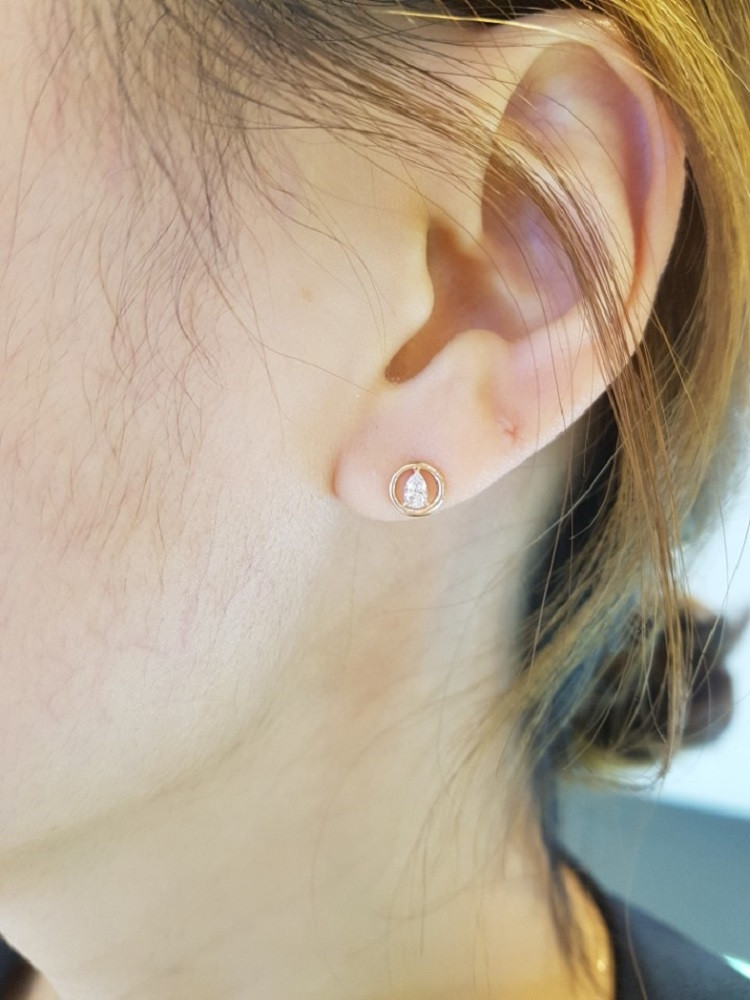 <b><p>Stonehenge Circular droplet eri T0987</p></b><b><p>ストーンヘンジ 円形水滴 イヤリング T0987</p></b><br /><br /><p align='center'>