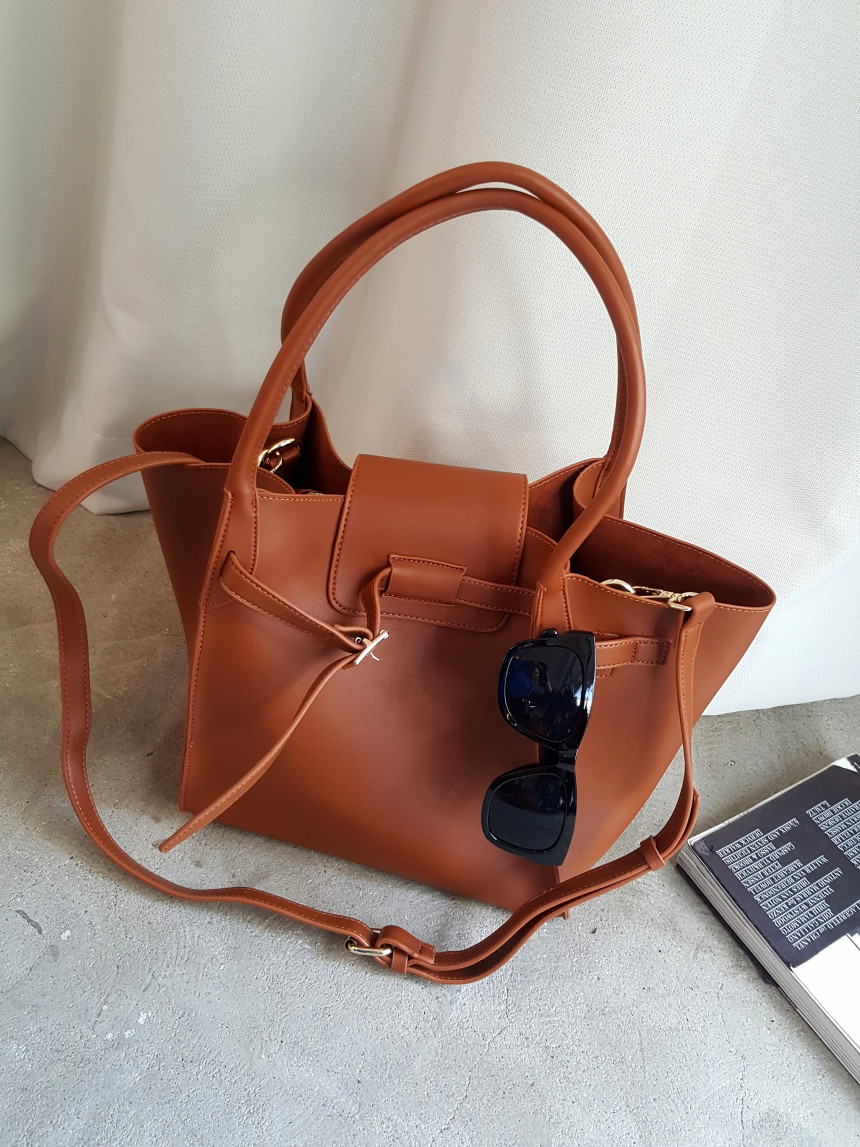 <b><p>Clooney twenties female younger Missy Lk</p></b><b><p>無排クルーニー20代の女性若いズームマミクロルックビッグバッグバケットバッグ外出ルックコーディネート</p></b><br /><br /><p align='center'>