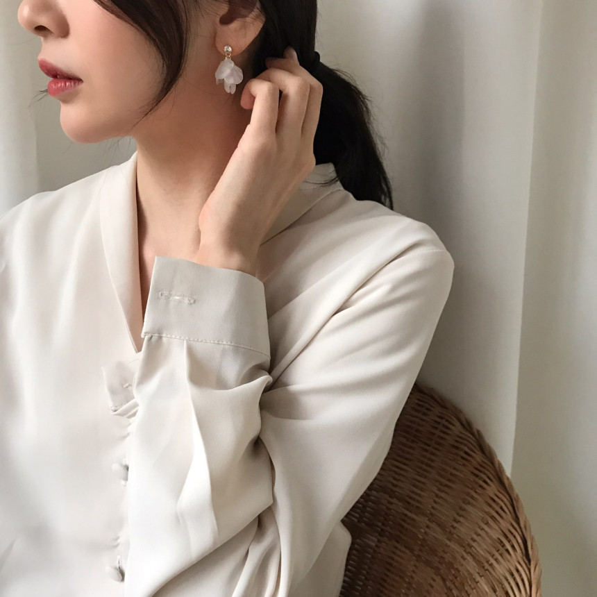 <b><p>Judy Cubic Petaloma Ha Drop Earrings 5cor</p></b><b><p>ジュディ キュービック 花びらホマイカ ドロップイヤリング 5色 女性コーネート</p></b><br /><br /><p align='center'>