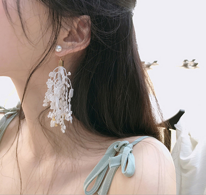 <b><p>swank Cuc Long spri race White blk flower</p></b><b><p>華やかな キュービック ロング 春 レース ホワイト ブラ フラワー ドロップ イヤリ</p></b><br /><br /><p align='center'>