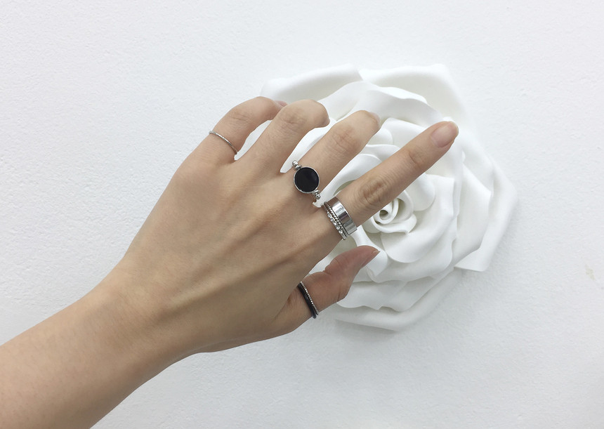 <b><p>black Silver ring set Loly Luxury cubic Edge</p></b><b><p>ブラック シルバーリングセット ラブリーな ラグジュアキュービ エッジのあるスタイ</p></b><br /><br /><p align='center'>