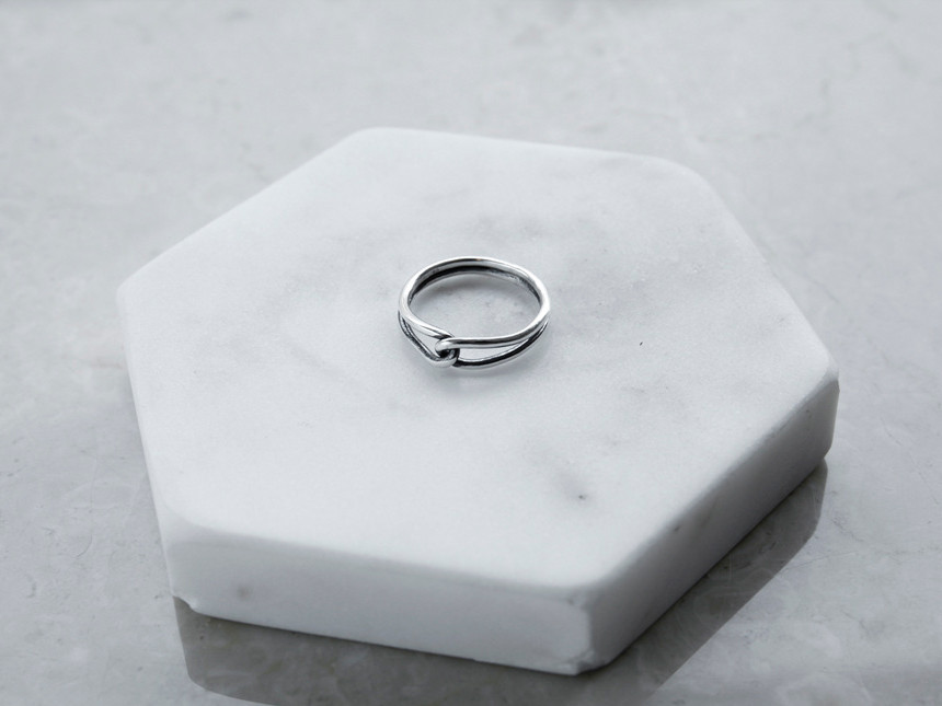 <b><p>knot ring Me unique you Layered word 925</p></b><b><p>結び目 リング マイン 特異な 子 重ね着 指 一言 925 純銀製 シンプル フェミニンスタイル</p></b><br /><br /><p align='center'>