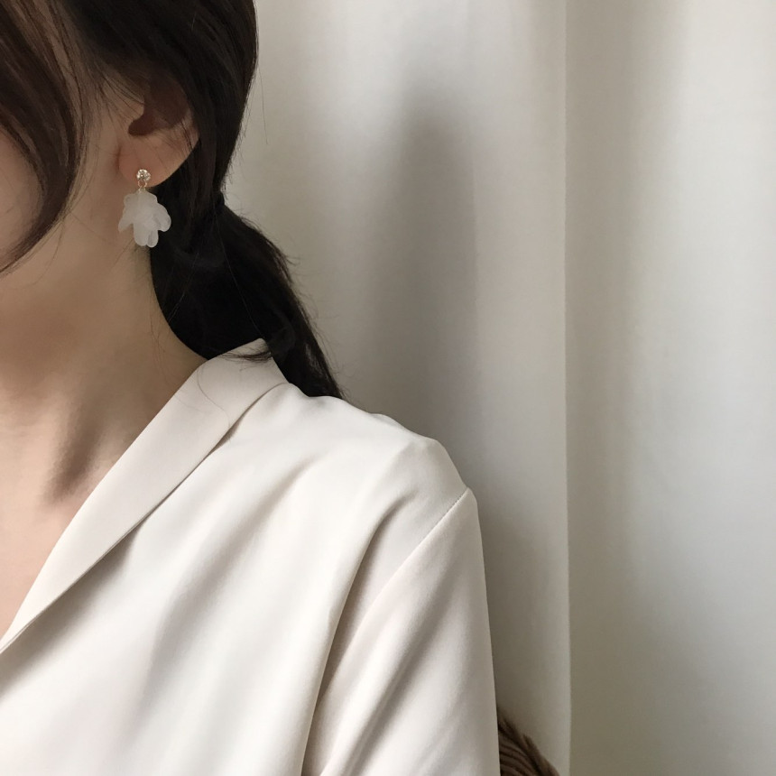 <b><p>Judy Cubic Petaloma Ha Drop Earrings 5cor</p></b><b><p>ジュディ キュービック 花びらホマイカ ドロップイヤリング 5色 女性コーネート</p></b><br /><br /><p align='center'>