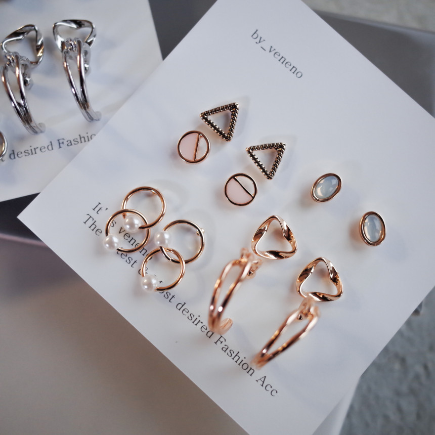 <b><p>Sandy 12SET daily earring Simple Unique St</p></b><b><p>サンディ 12SET デイリー イヤリング シンプルユニーク スタースィルク 30代の女性</p></b><br /><br /><p align='center'>