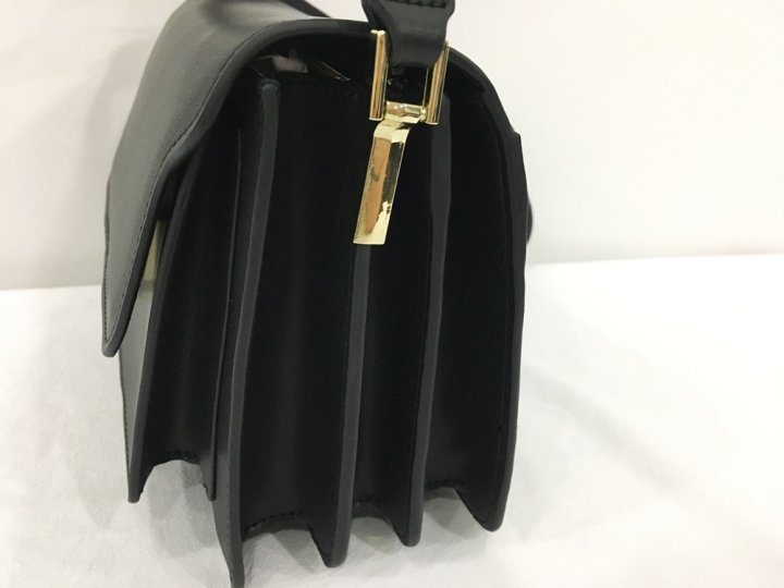 <b><p>Natural cowhide trunk bag 4lor Ribbed Ma</p></b><b><p>天然牛革トランクバック4colorリブメイドクロスバックショルダーバッグマルニstバックデイリーバッ</p></b><br /><br /><p align='center'>