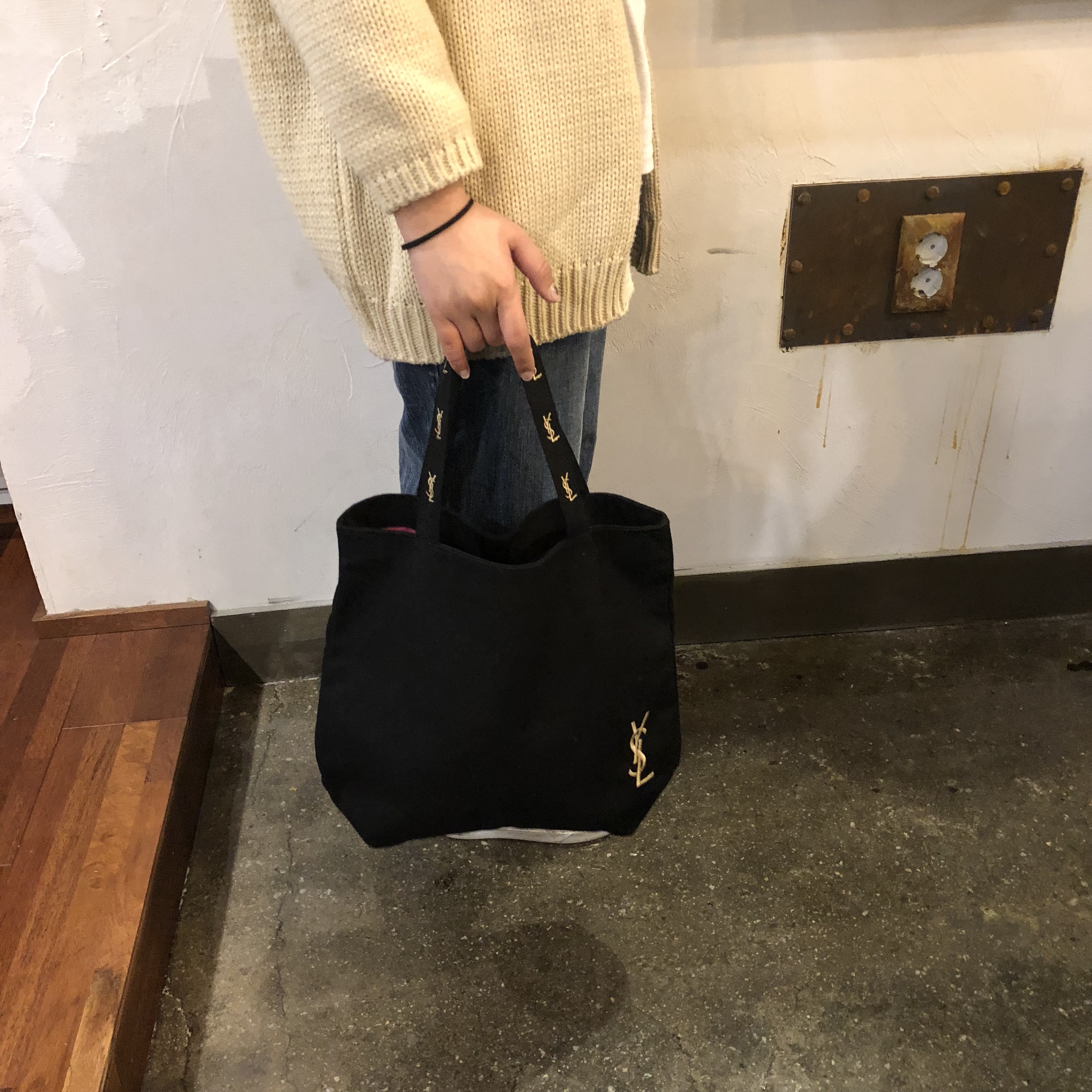 <b><p>Yomiuri Eco-bag simple unique items stand</p></b><b><p>イブサンローランエコバックシンプルユニーク引き立つアイテム四季20代バッグ 심플유니크</p></b><br /><br /><p align='center'>