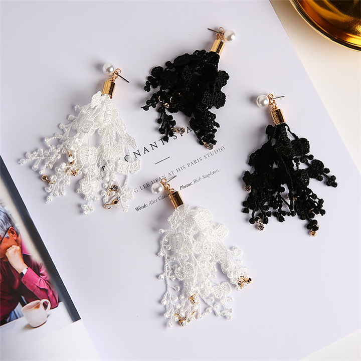 <b><p>swank Cuc Long spri race White blk flower</p></b><b><p>華やかな キュービック ロング 春 レース ホワイト ブラ フラワー ドロップ イヤリ</p></b><br /><br /><p align='center'>