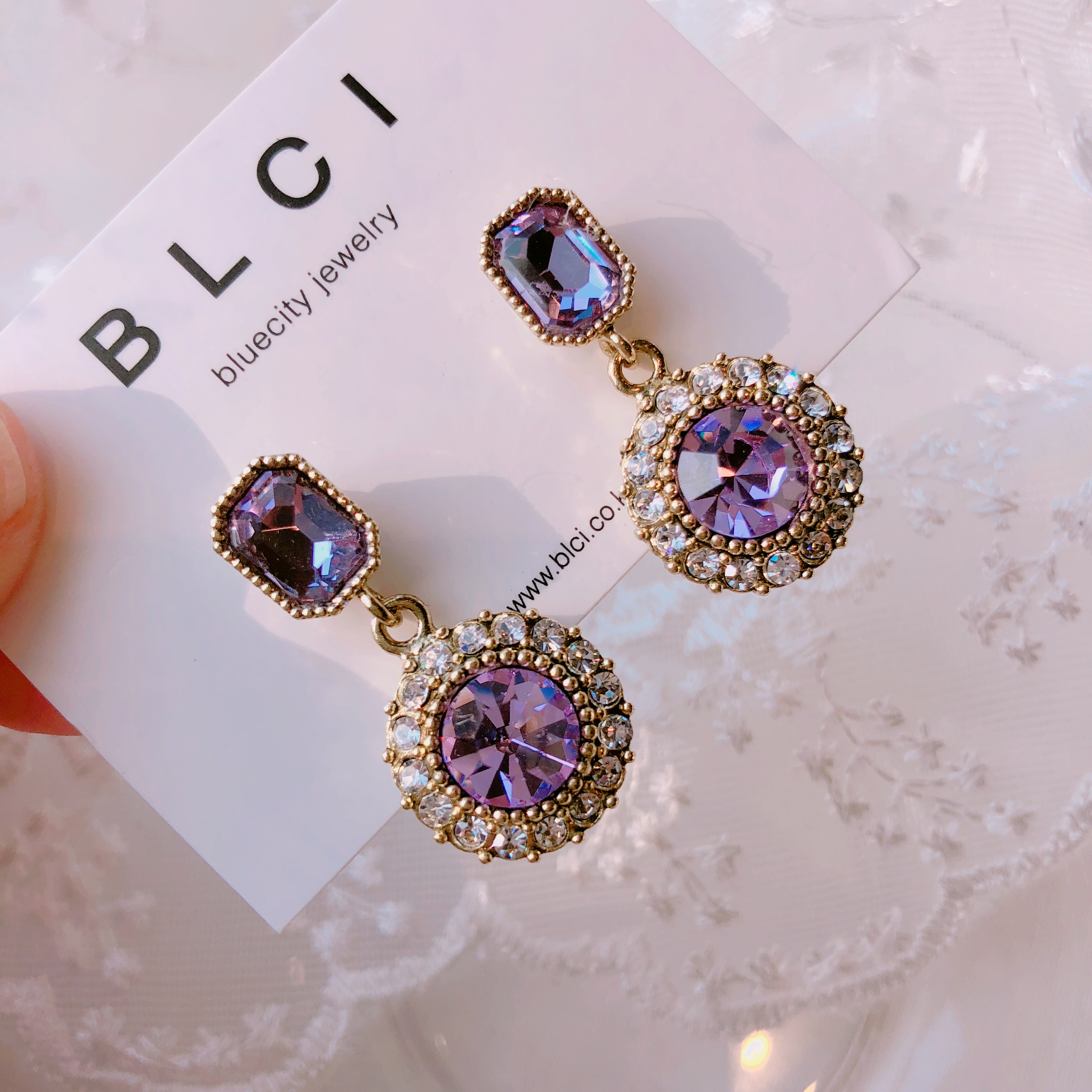 <b><p>Possible eaves 2018 Pantone trend color Viot</p></b><b><p>グィチ可能 2018年 パントン トレンド カラー バイオレット ドロップ イヤリング</p></b><br /><br /><p align='center'>