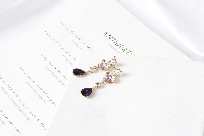 <b><p>Glam Drop Violet earring Possib ves Non-Pierc</p></b><b><p>グラムドロップ バイオレット イヤリング グィチ可能 ノンピアス スタイリッシュルック</p></b><br /><br /><p align='center'>