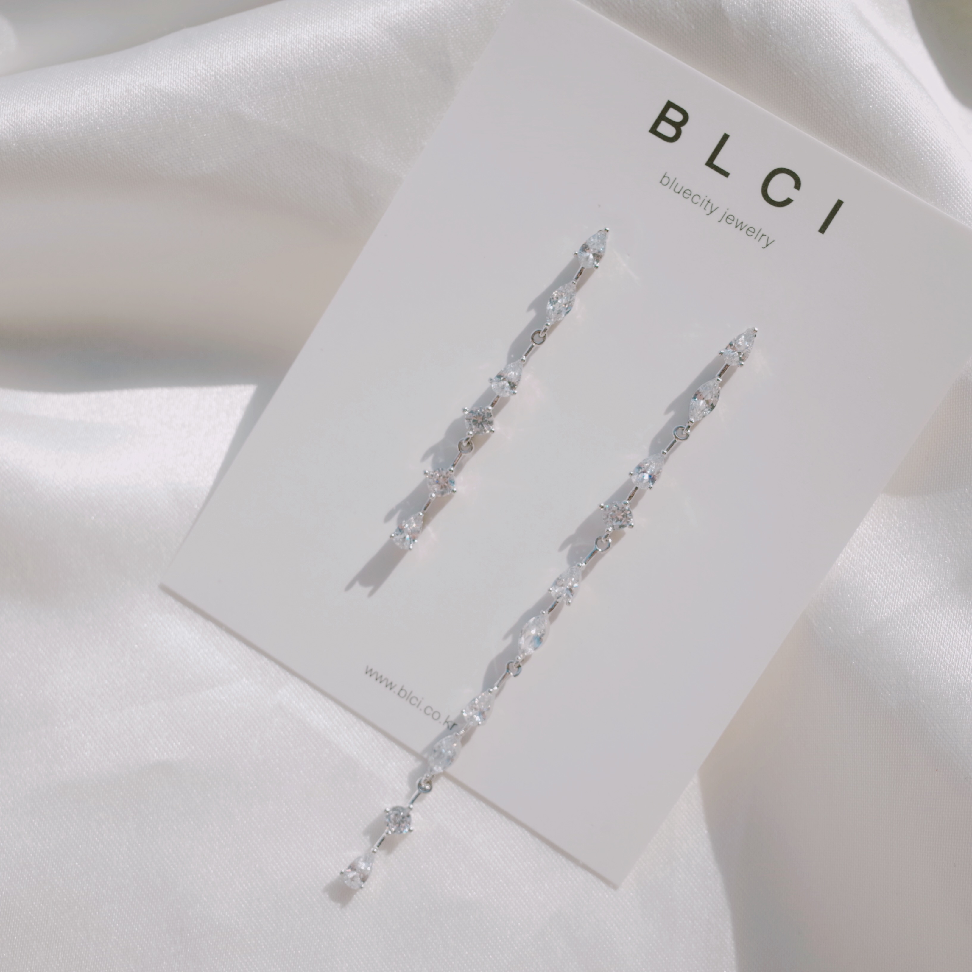 <b><p>Silver 925 Swarovski IU Unknown eing Dp Ers</p></b><b><p>シルバー925ウンチム スワロフスキー アイユ オンバル イヤリング ドロップグ</p></b><br /><br /><p align='center'>