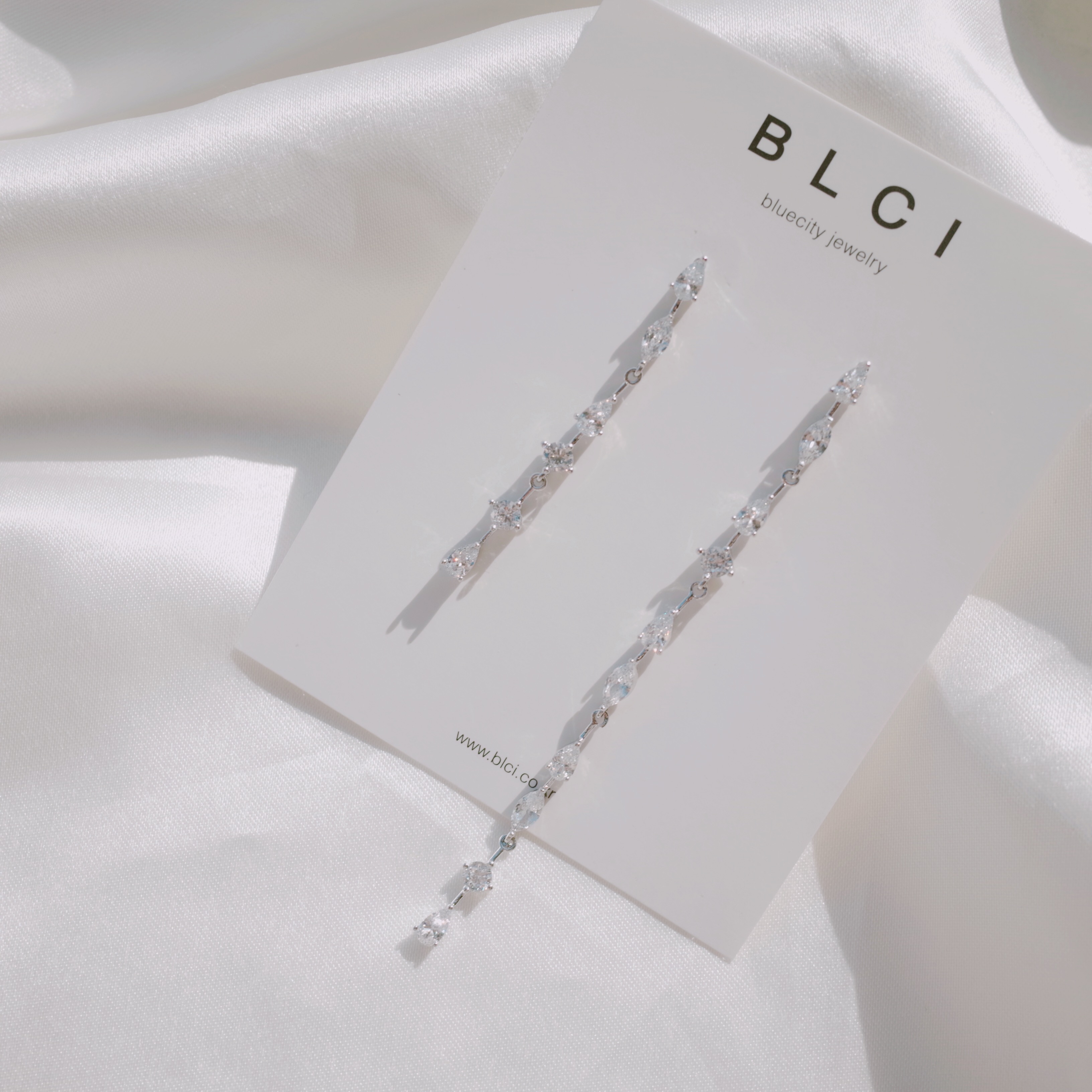 <b><p>Silver 925 Swarovski IU Unknown eing Dp Ers</p></b><b><p>シルバー925ウンチム スワロフスキー アイユ オンバル イヤリング ドロップグ</p></b><br /><br /><p align='center'>