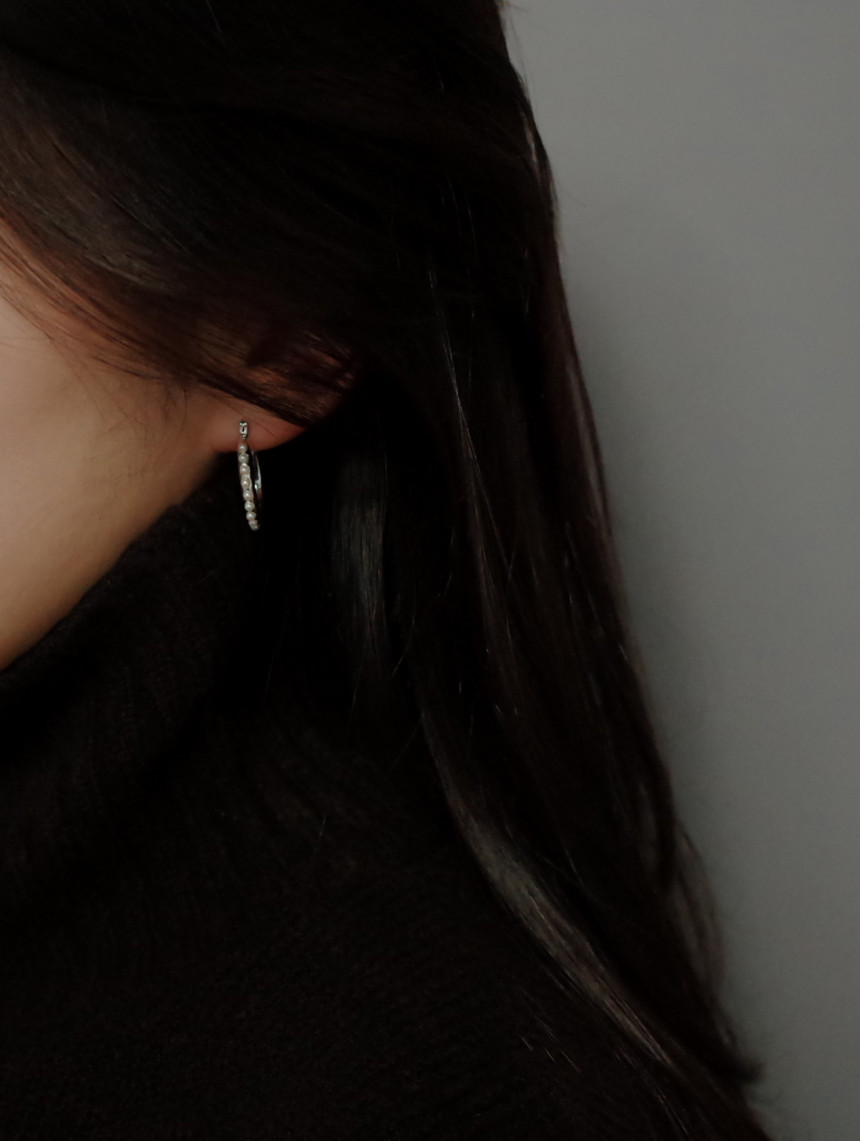 <b><p>Pearl Line Basic Rg Ergs Simple Unique Stylish</p></b><b><p>パールライン 基本リングイヤリング シンプルユニーク スタイリッシュルック 30代の女性</p></b><br /><br /><p align='center'>