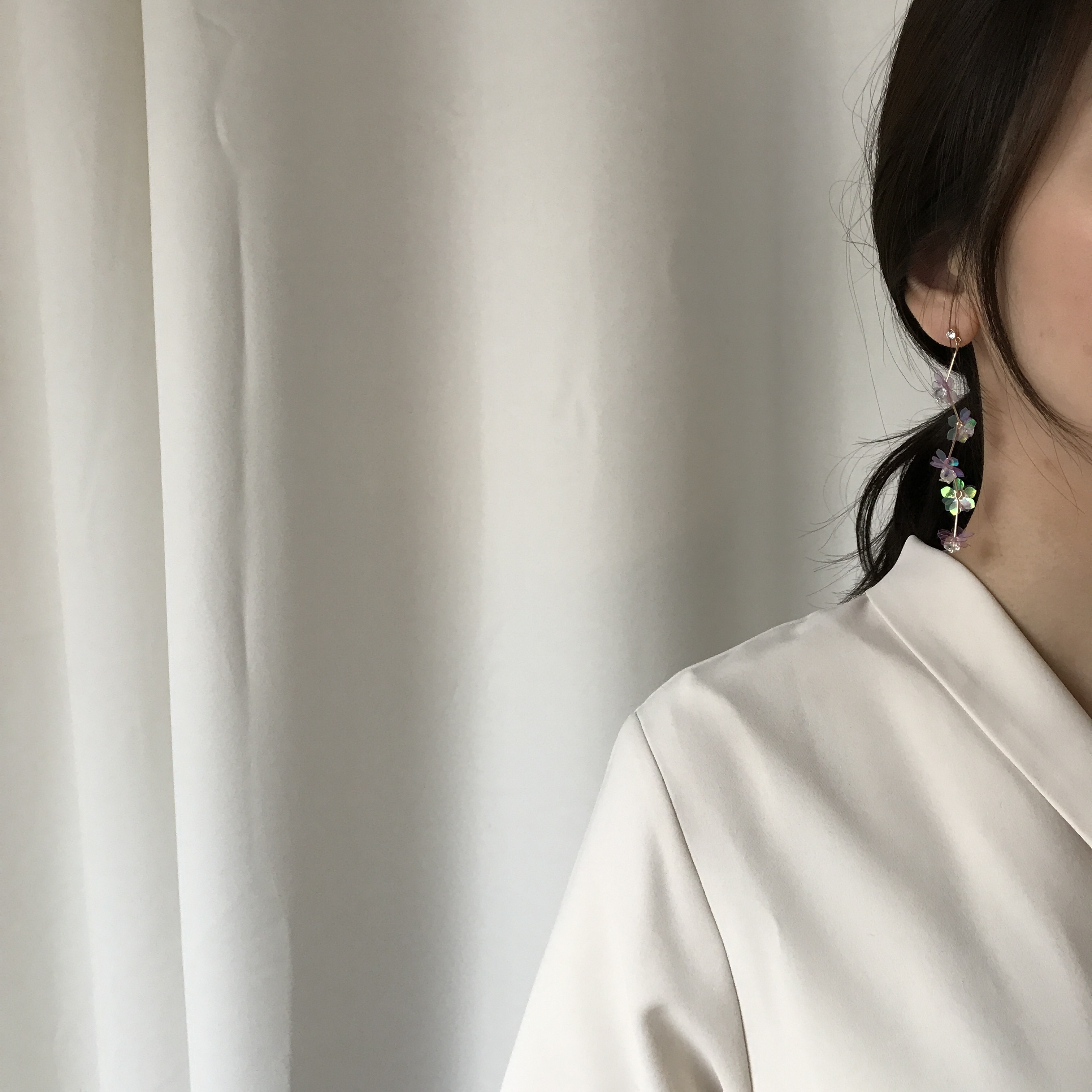 <b><p>One Lo flower crtal Sequins Drop Earrgs 3cor</p></b><b><p>ワンラブ フラワー クリスタル スパンコール ドロップイヤリング 3色 独歩 手札ミニン</p></b><br /><br /><p align='center'>