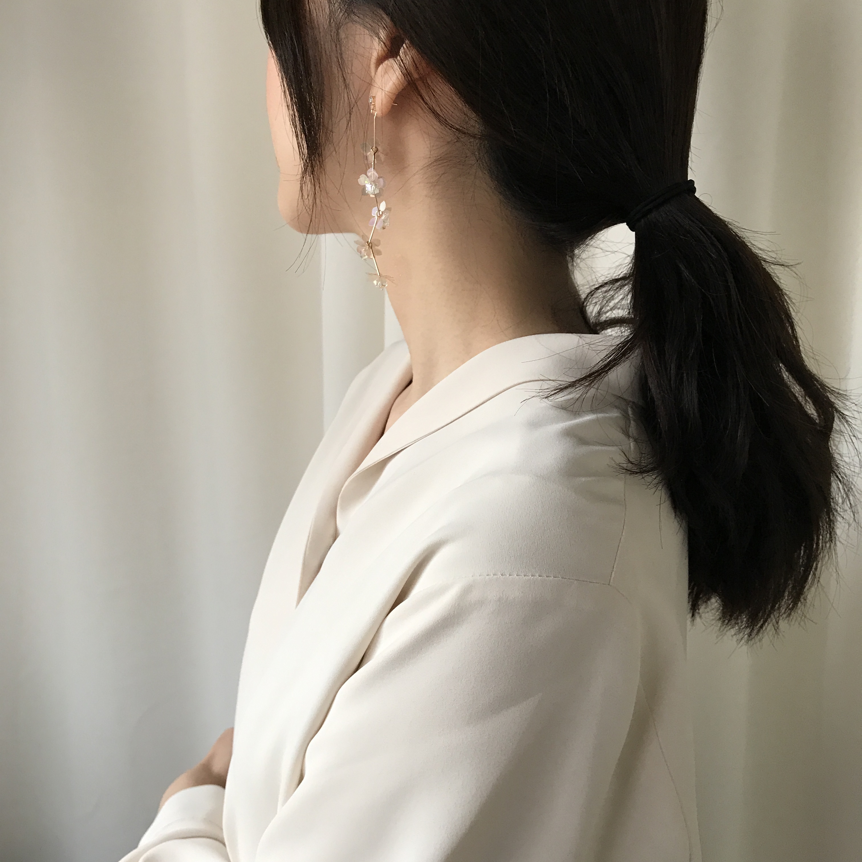 <b><p>One Lo flower crtal Sequins Drop Earrgs 3cor</p></b><b><p>ワンラブ フラワー クリスタル スパンコール ドロップイヤリング 3色 独歩 手札ミニン</p></b><br /><br /><p align='center'>