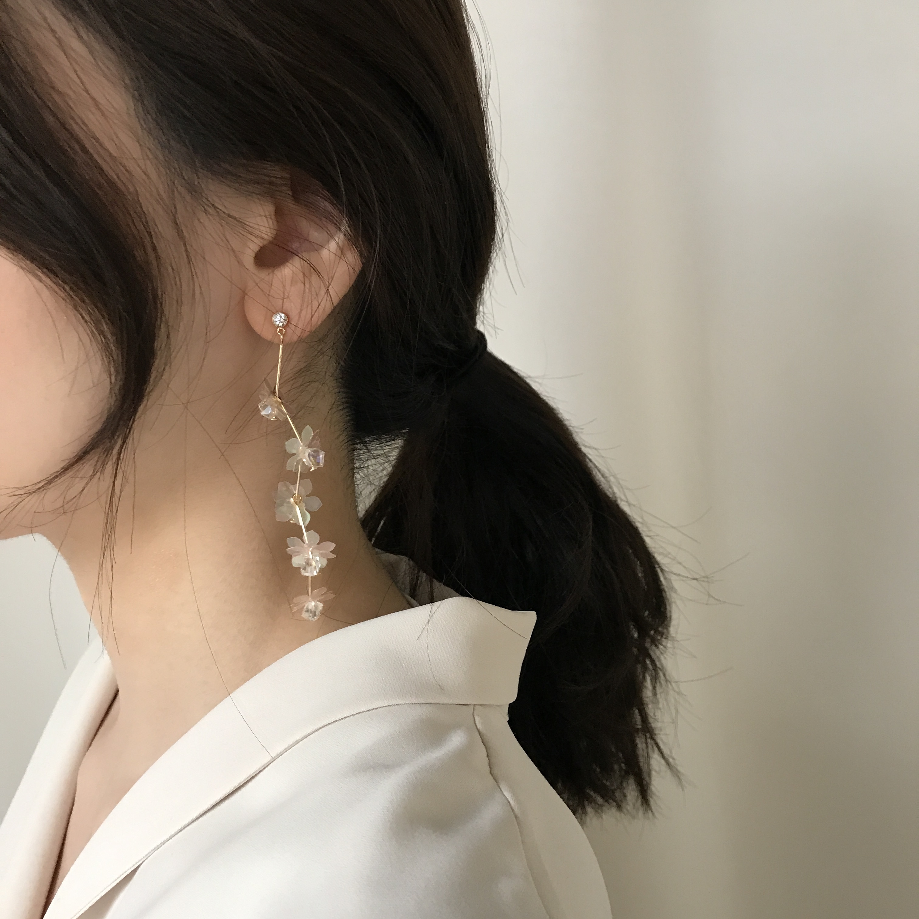 <b><p>One Lo flower crtal Sequins Drop Earrgs 3cor</p></b><b><p>ワンラブ フラワー クリスタル スパンコール ドロップイヤリング 3色 独歩 手札ミニン</p></b><br /><br /><p align='center'>