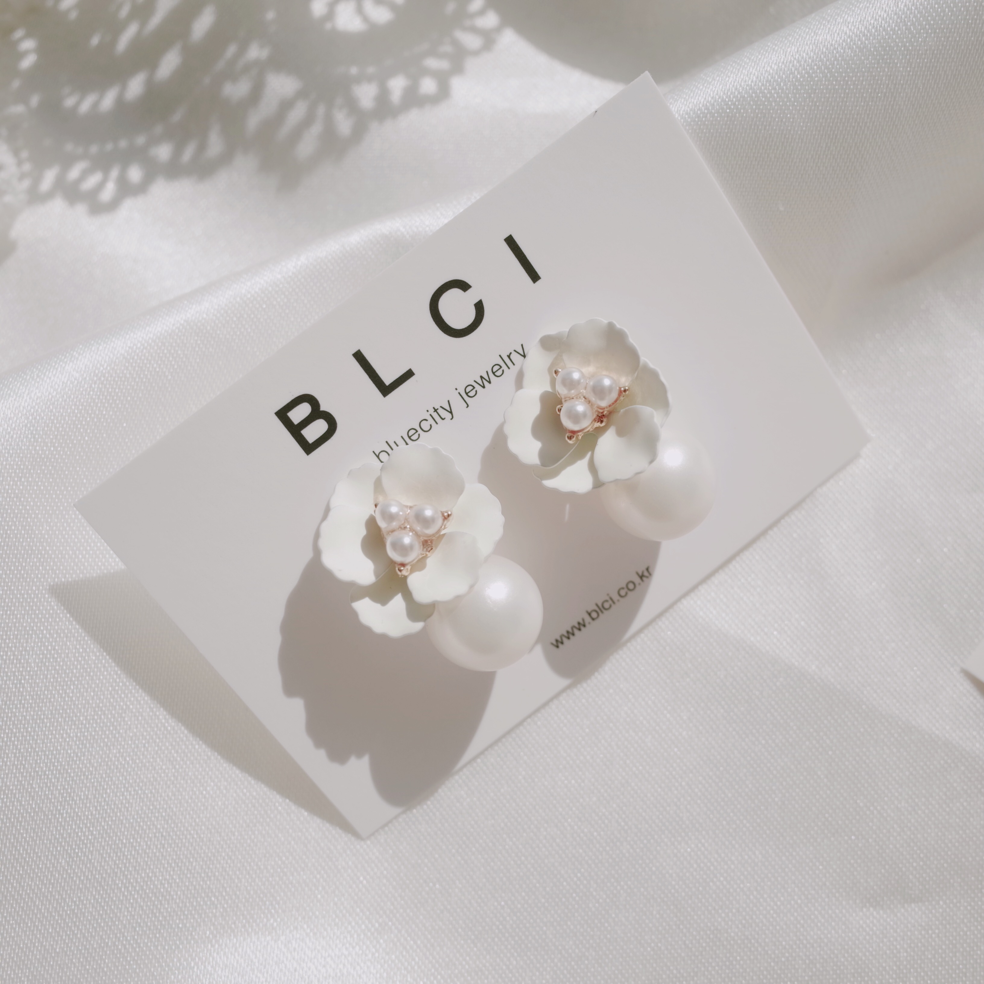 <b><p>spring Cherry Blossom Mot-Daught fw ea Drop</p></b><b><p>春 桜 螺鈿 フラワー イヤリング ドロップ ツーウェイ 15種 開講コーディネート</p></b><br /><br /><p align='center'>