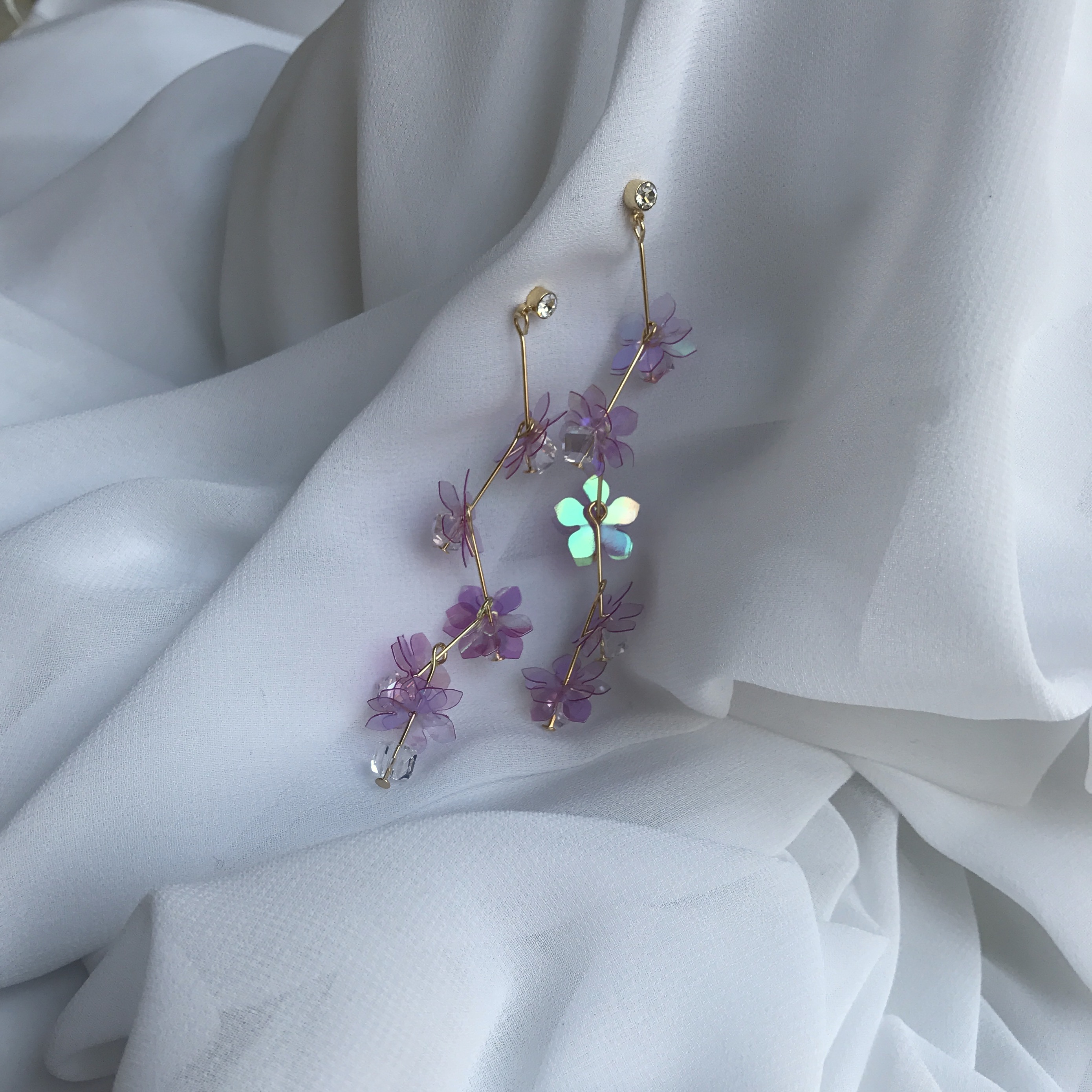 <b><p>One Lo flower crtal Sequins Drop Earrgs 3cor</p></b><b><p>ワンラブ フラワー クリスタル スパンコール ドロップイヤリング 3色 独歩 手札ミニン</p></b><br /><br /><p align='center'>