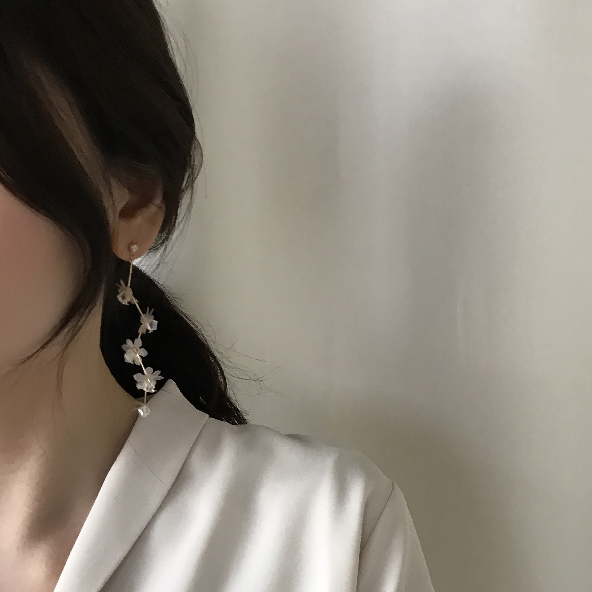 <b><p>One Lo flower crtal Sequins Drop Earrgs 3cor</p></b><b><p>ワンラブ フラワー クリスタル スパンコール ドロップイヤリング 3色 独歩 手札ミニン</p></b><br /><br /><p align='center'>