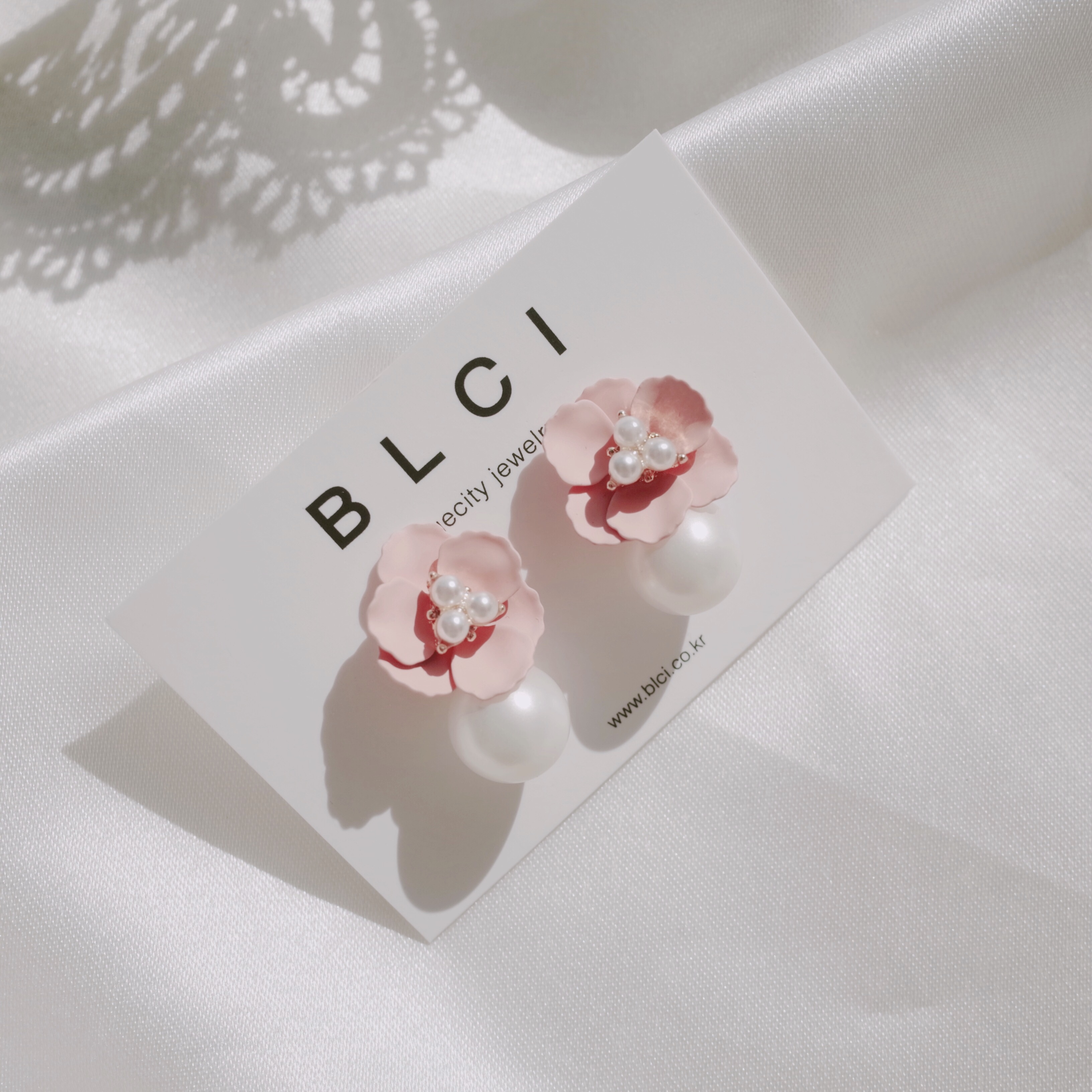 <b><p>spring Cherry Blossom Mot-Daught fw ea Drop</p></b><b><p>春 桜 螺鈿 フラワー イヤリング ドロップ ツーウェイ 15種 開講コーディネート</p></b><br /><br /><p align='center'>