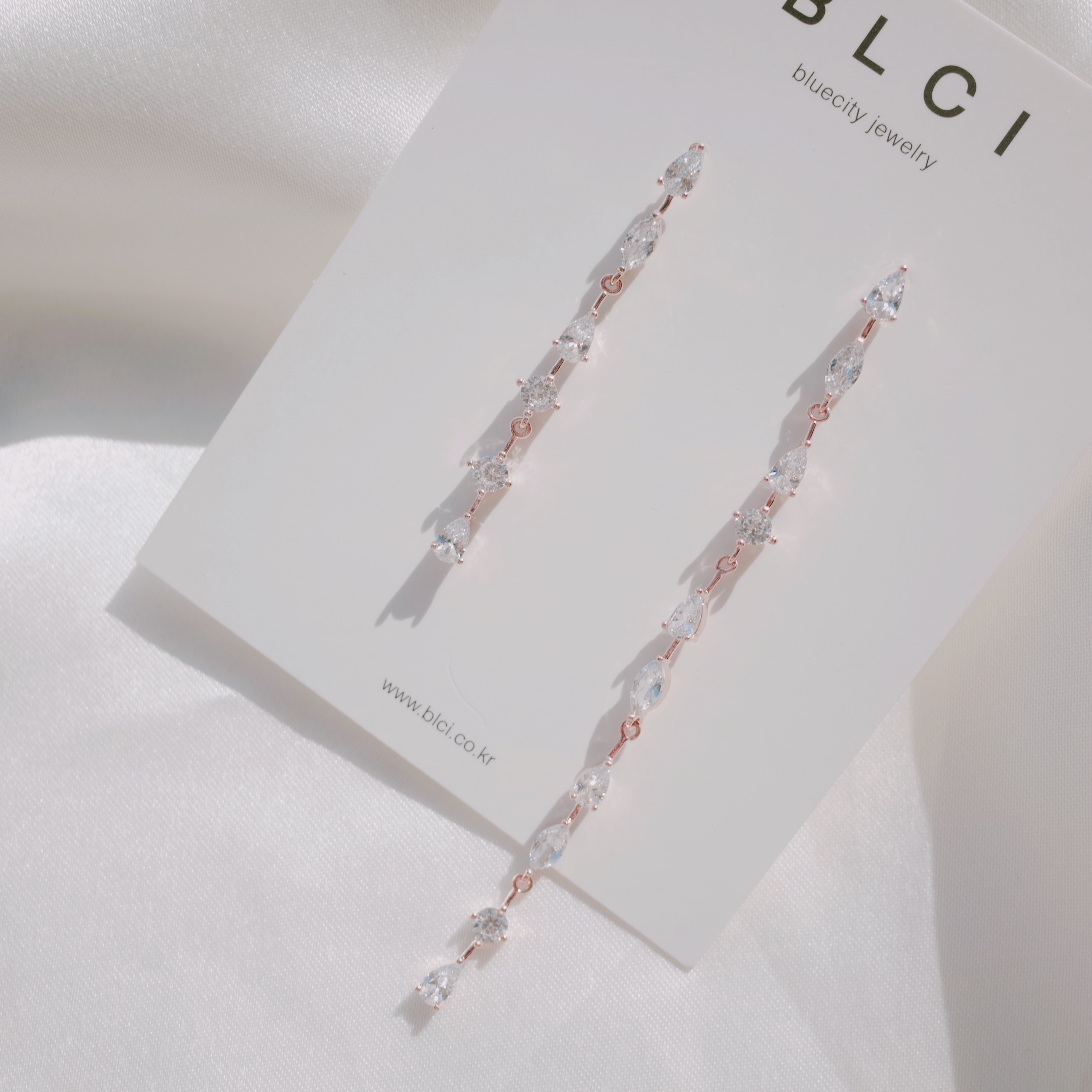 <b><p>Silver 925 Swarovski IU Unknown eing Dp Ers</p></b><b><p>シルバー925ウンチム スワロフスキー アイユ オンバル イヤリング ドロップグ</p></b><br /><br /><p align='center'>