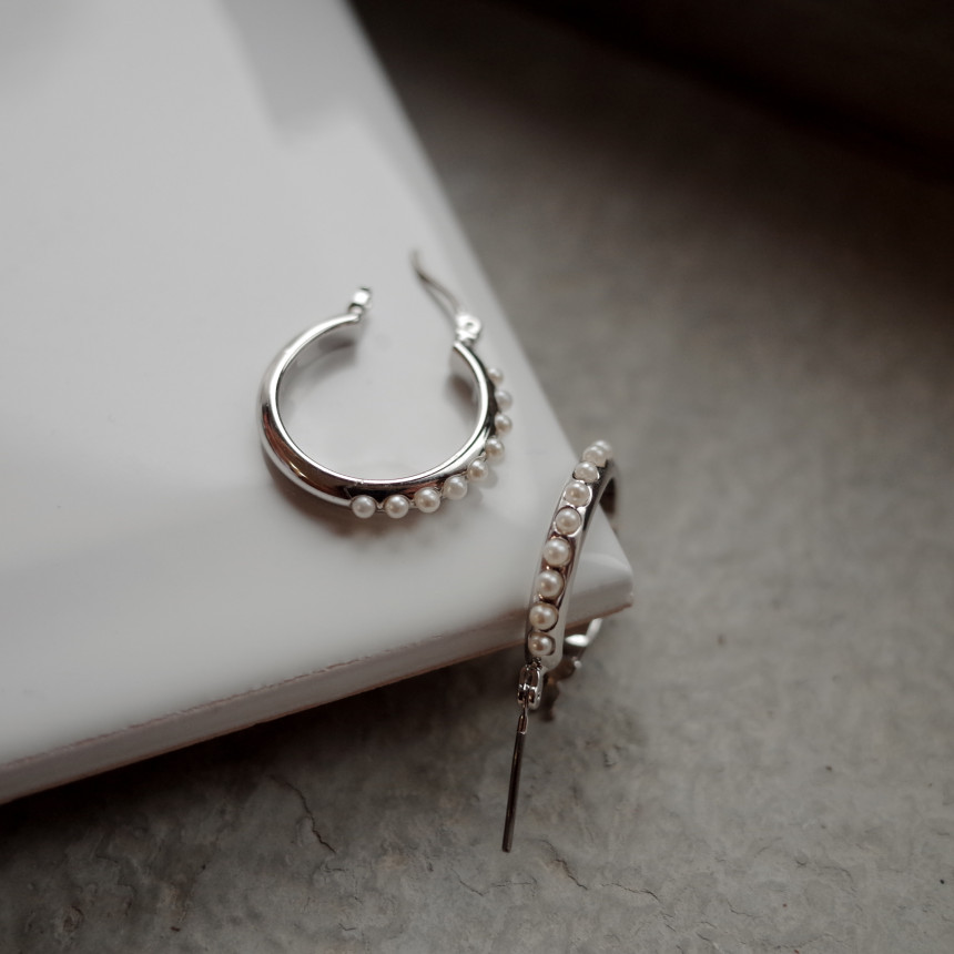 <b><p>Pearl Line Basic Rg Ergs Simple Unique Stylish</p></b><b><p>パールライン 基本リングイヤリング シンプルユニーク スタイリッシュルック 30代の女性</p></b><br /><br /><p align='center'>