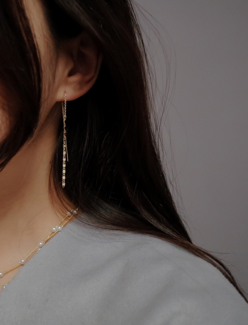 <b><p>Flat chain Long room earrgs Simple Unique</p></b><b><p>フラットチェーン ロンシルイヤリング シンプルユニーク スタイリッシュルック 30代の女性</p></b><br /><br /><p align='center'>