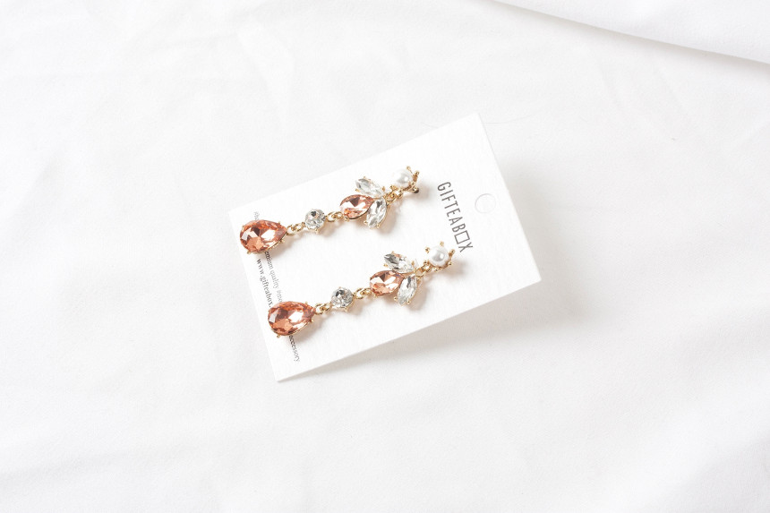 <b><p>Glam Drop Violet earring Possib ves Non-Pierc</p></b><b><p>グラムドロップ バイオレット イヤリング グィチ可能 ノンピアス スタイリッシュルック</p></b><br /><br /><p align='center'>