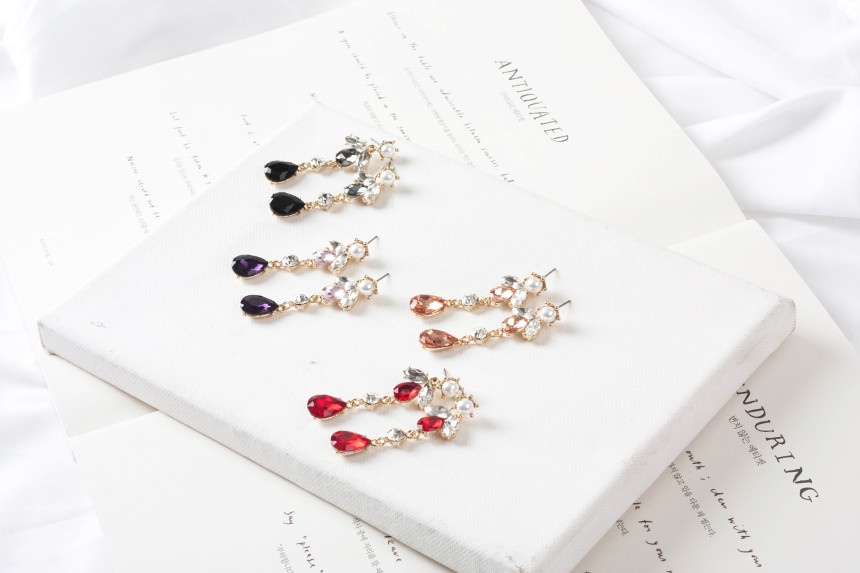 <b><p>Glam Drop Violet earring Possib ves Non-Pierc</p></b><b><p>グラムドロップ バイオレット イヤリング グィチ可能 ノンピアス スタイリッシュルック</p></b><br /><br /><p align='center'>