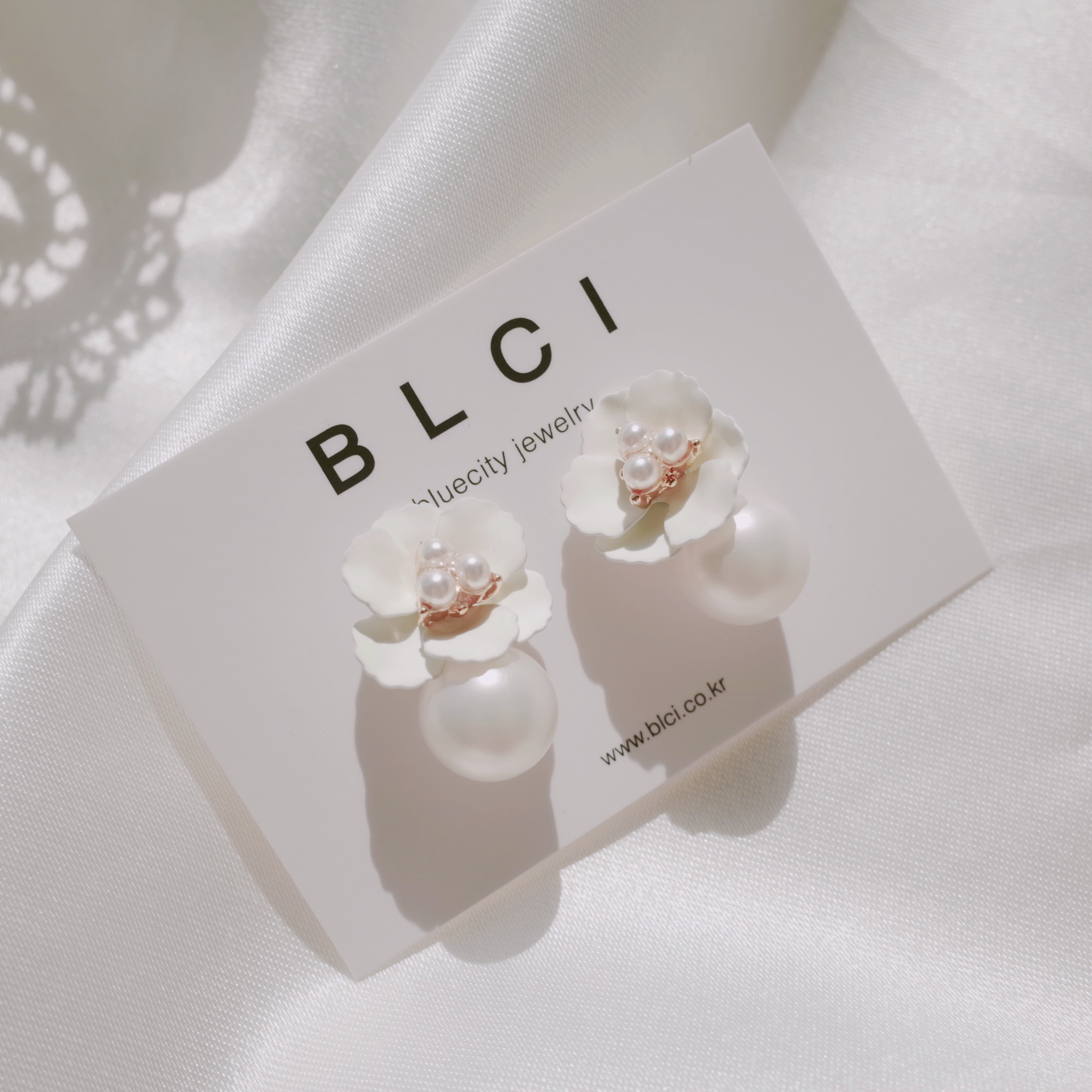 <b><p>spring Cherry Blossom Mot-Daught fw ea Drop</p></b><b><p>春 桜 螺鈿 フラワー イヤリング ドロップ ツーウェイ 15種 開講コーディネート</p></b><br /><br /><p align='center'>