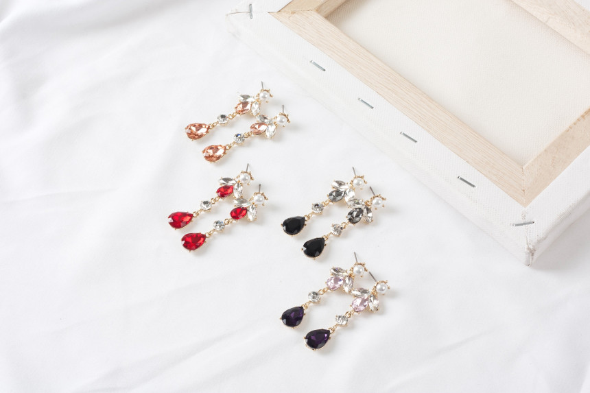 <b><p>Glam Drop Violet earring Possib ves Non-Pierc</p></b><b><p>グラムドロップ バイオレット イヤリング グィチ可能 ノンピアス スタイリッシュルック</p></b><br /><br /><p align='center'>