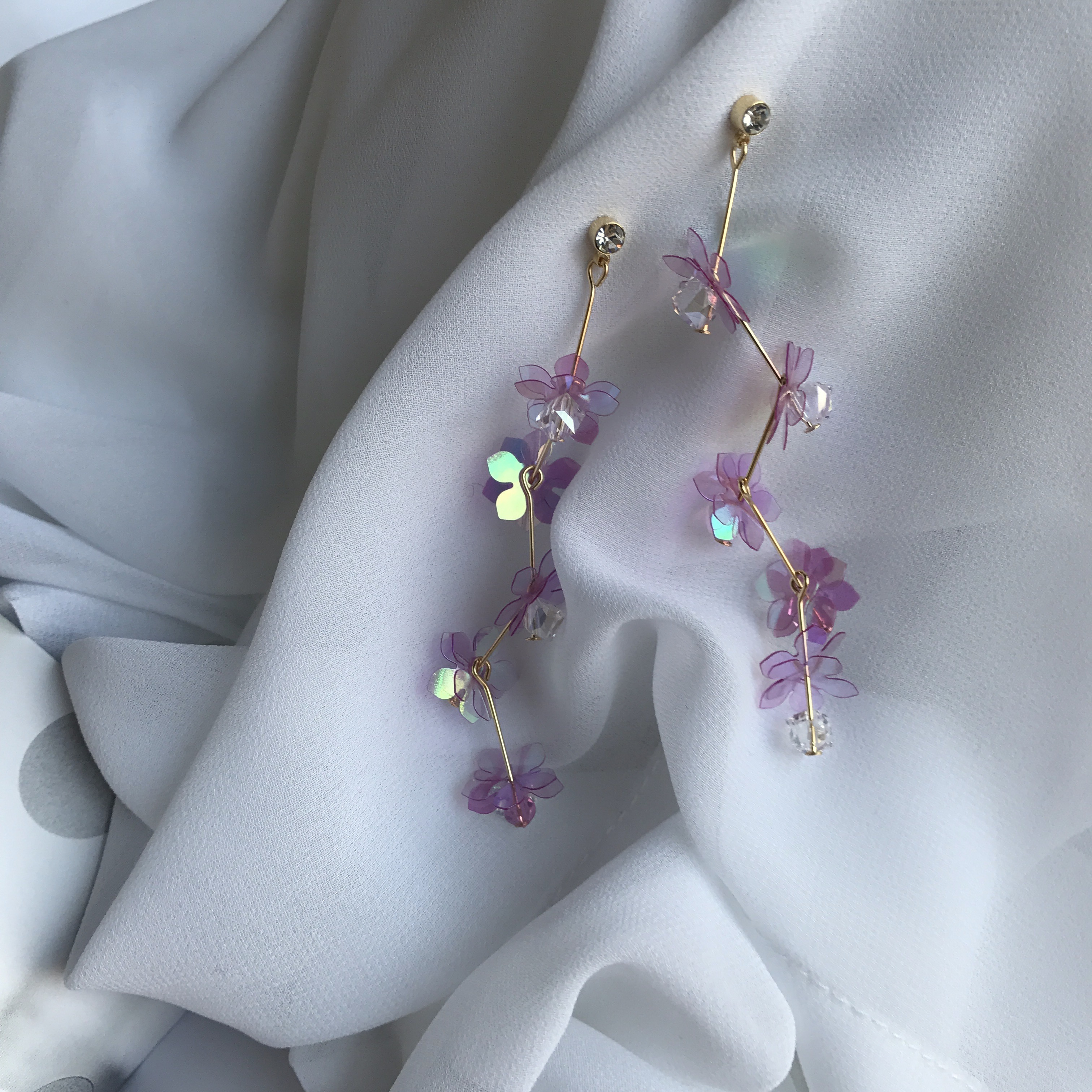 <b><p>One Lo flower crtal Sequins Drop Earrgs 3cor</p></b><b><p>ワンラブ フラワー クリスタル スパンコール ドロップイヤリング 3色 独歩 手札ミニン</p></b><br /><br /><p align='center'>