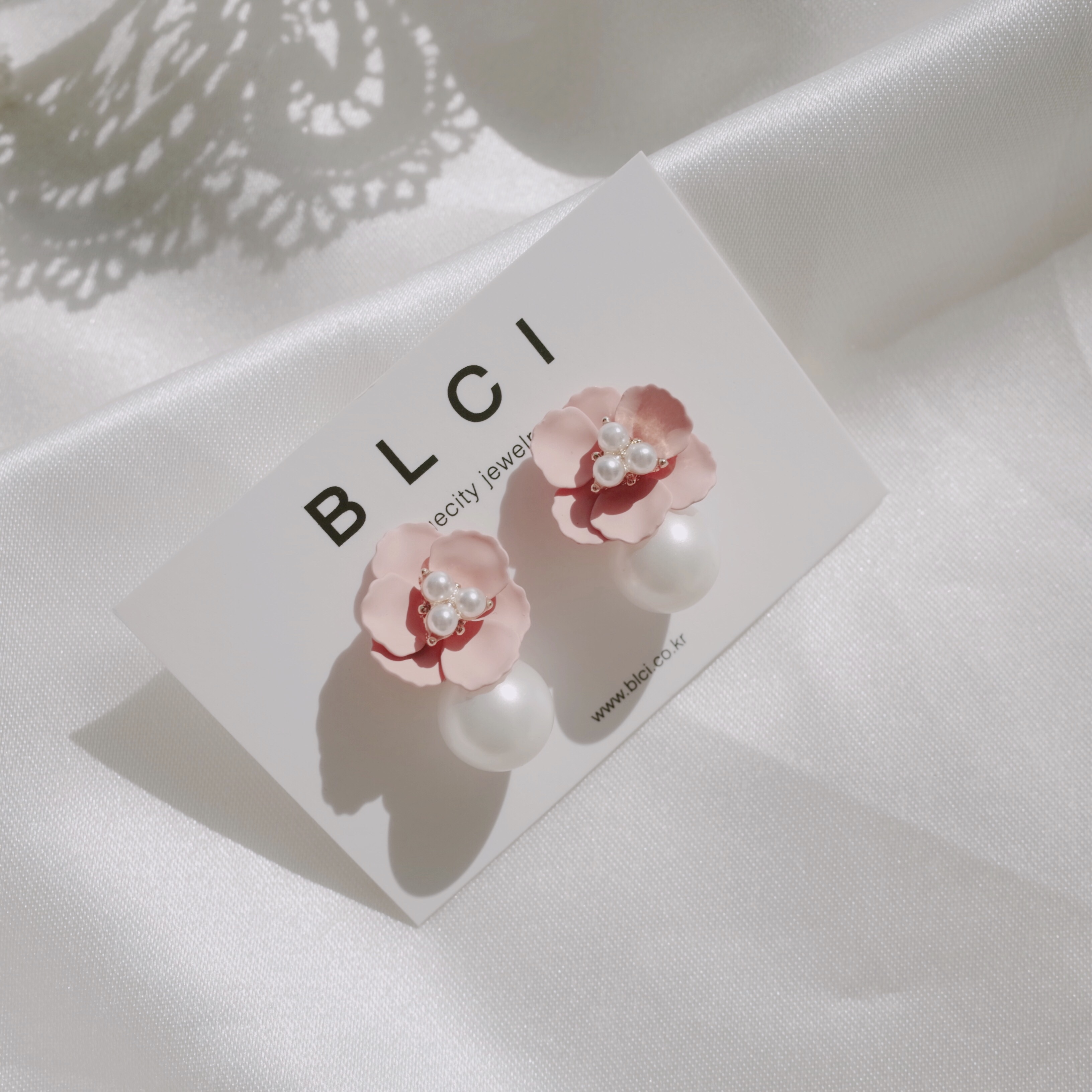 <b><p>spring Cherry Blossom Mot-Daught fw ea Drop</p></b><b><p>春 桜 螺鈿 フラワー イヤリング ドロップ ツーウェイ 15種 開講コーディネート</p></b><br /><br /><p align='center'>