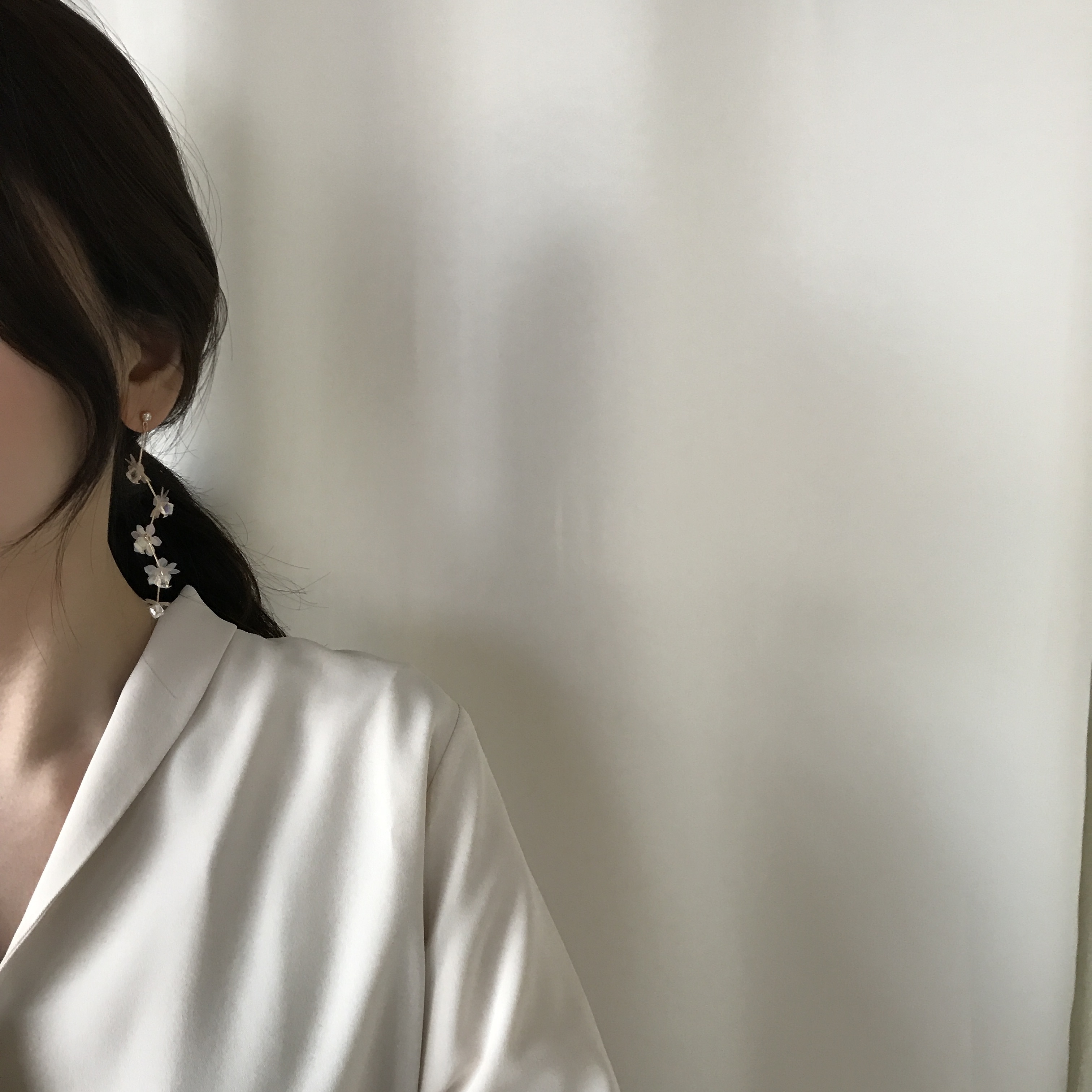 <b><p>One Lo flower crtal Sequins Drop Earrgs 3cor</p></b><b><p>ワンラブ フラワー クリスタル スパンコール ドロップイヤリング 3色 独歩 手札ミニン</p></b><br /><br /><p align='center'>