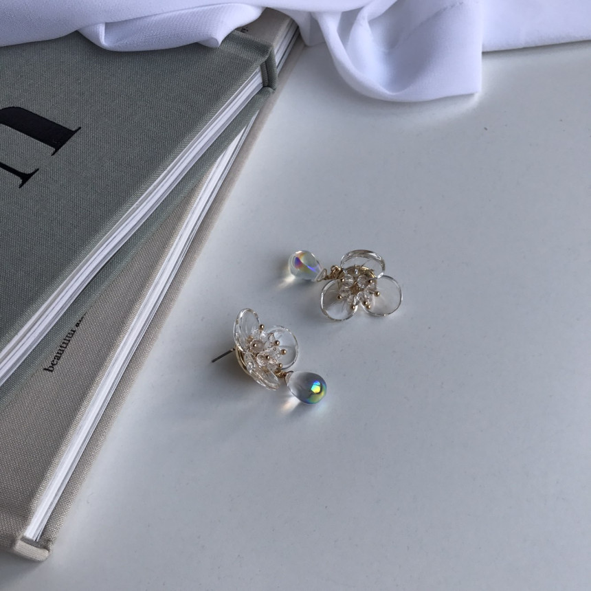 <b><p>Yui flower Glass Drop earring Stylish ok</p></b><b><p>ユイ フラワー グラス ドロップ イヤリング スタイリッシュルック シンプルユニーク</p></b><br /><br /><p align='center'>