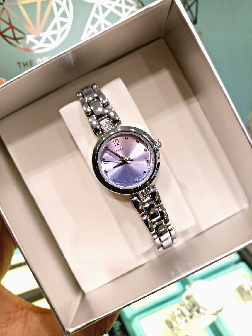 <b><p>OST Gradient silver tal watch OTW118303TSS</p></b><b><p>OST グラデーションシルバーメタル時計OTW118303TSS 生気溌剌と 洗練されたギフト</p></b><br /><br /><p align='center'>