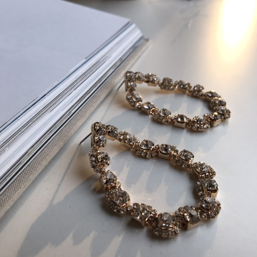 <b><p>Heve puff Cubic Shrink Drop Eargs Female</p></b><b><p>ヘイブ パフ キュービック ジュルナン ドロップイヤリング 女性コーディネート 魅力のあるスタイル</p></b><br /><br /><p align='center'>