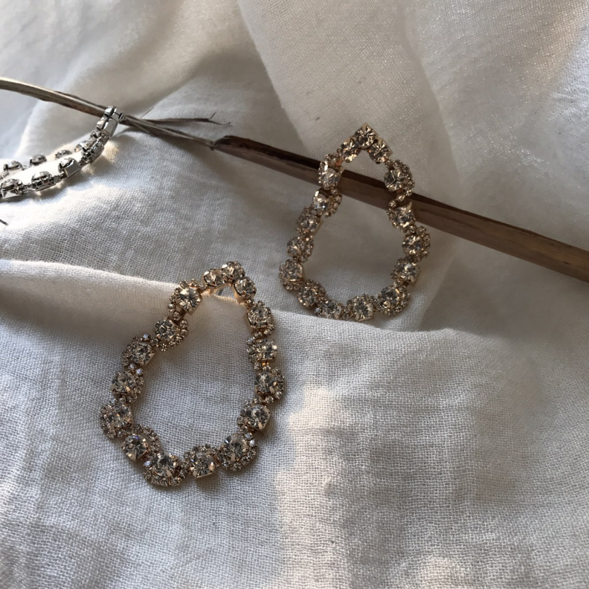 <b><p>Heve puff Cubic Shrink Drop Eargs Female</p></b><b><p>ヘイブ パフ キュービック ジュルナン ドロップイヤリング 女性コーディネート 魅力のあるスタイル</p></b><br /><br /><p align='center'>