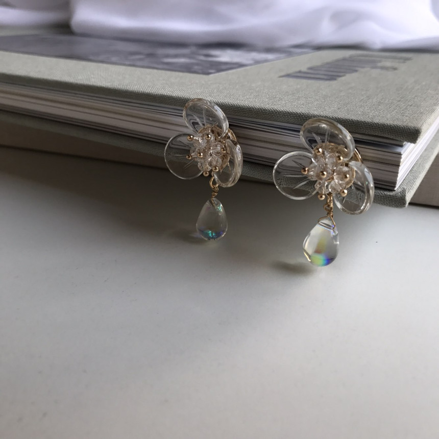 <b><p>Yui flower Glass Drop earring Stylish ok</p></b><b><p>ユイ フラワー グラス ドロップ イヤリング スタイリッシュルック シンプルユニーク</p></b><br /><br /><p align='center'>