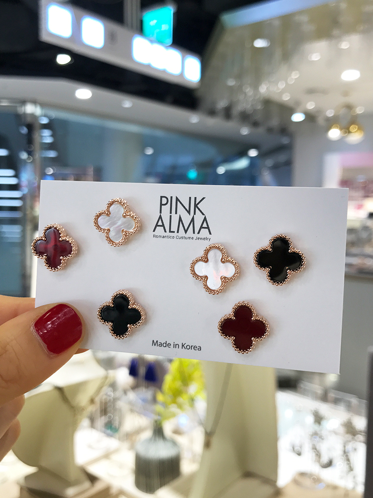 <b><p>clover earring daily simple pty Antique Luxuous</p></b><b><p>クローバー イヤリング デイリー シンプル パーティー アンク 高級感のあるグ 説得力の</p></b><br /><br /><p align='center'>