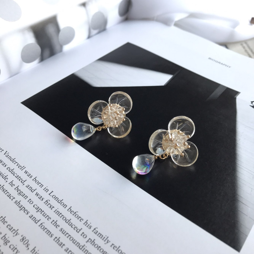 <b><p>Yui flower Glass Drop earring Stylish ok</p></b><b><p>ユイ フラワー グラス ドロップ イヤリング スタイリッシュルック シンプルユニーク</p></b><br /><br /><p align='center'>