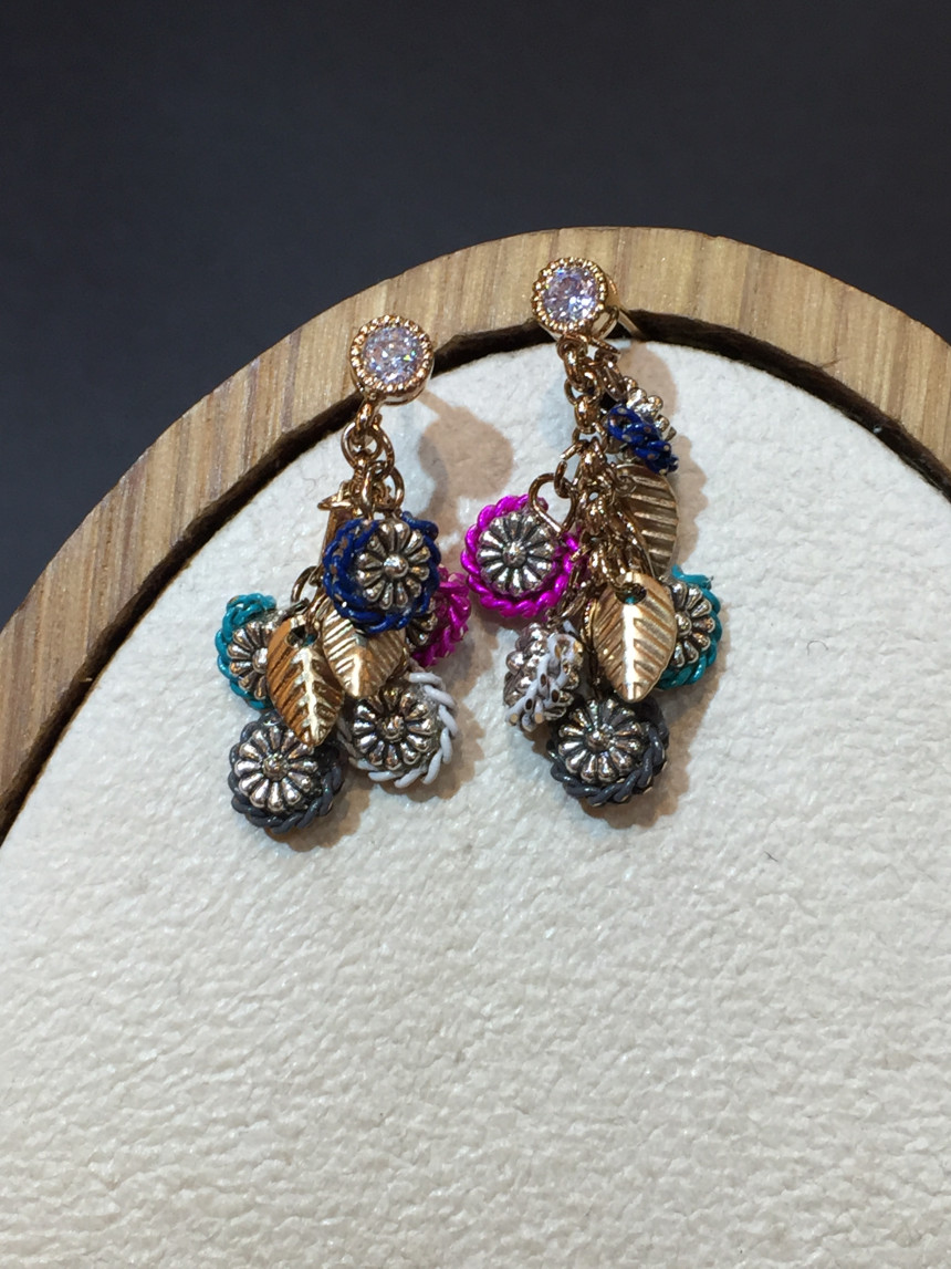 <b><p>Handmade Colorful Fruit earring</p></b><b><p>手作り カラフルな 実 イヤリング</p></b><br /><br /><p align='center'>