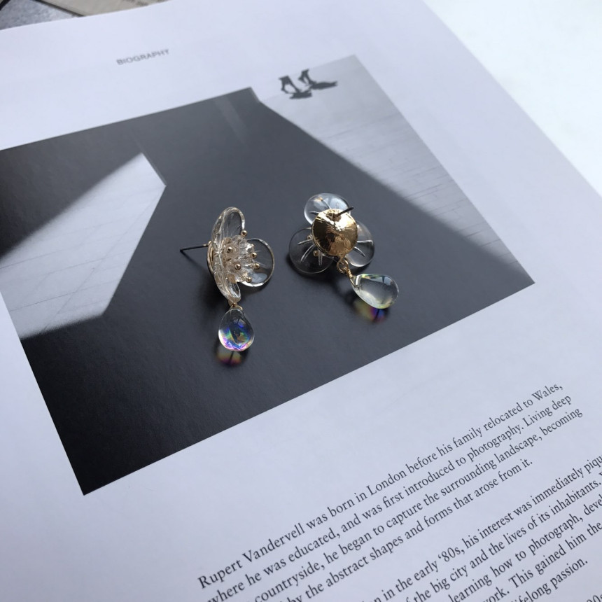 <b><p>Yui flower Glass Drop earring Stylish ok</p></b><b><p>ユイ フラワー グラス ドロップ イヤリング スタイリッシュルック シンプルユニーク</p></b><br /><br /><p align='center'>
