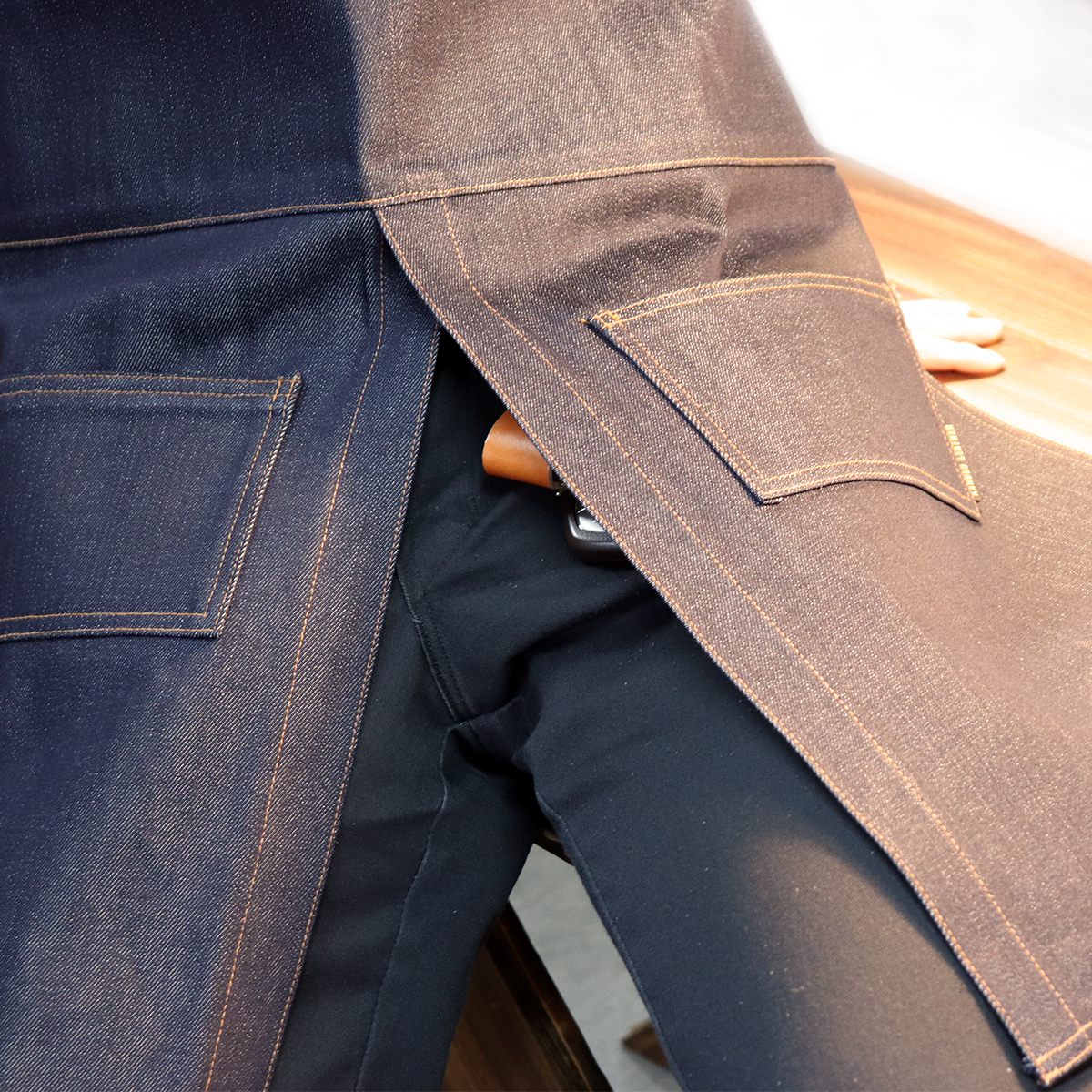 트임앞치마 칸데오레더 쥬드 블랙 공방 미용실 카페 미용사 바리스타 앞치마 가죽 데님앞치마