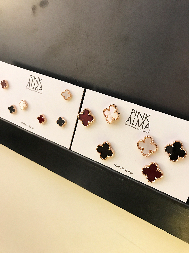 <b><p>clover earring daily simple pty Antique Luxuous</p></b><b><p>クローバー イヤリング デイリー シンプル パーティー アンク 高級感のあるグ 説得力の</p></b><br /><br /><p align='center'>