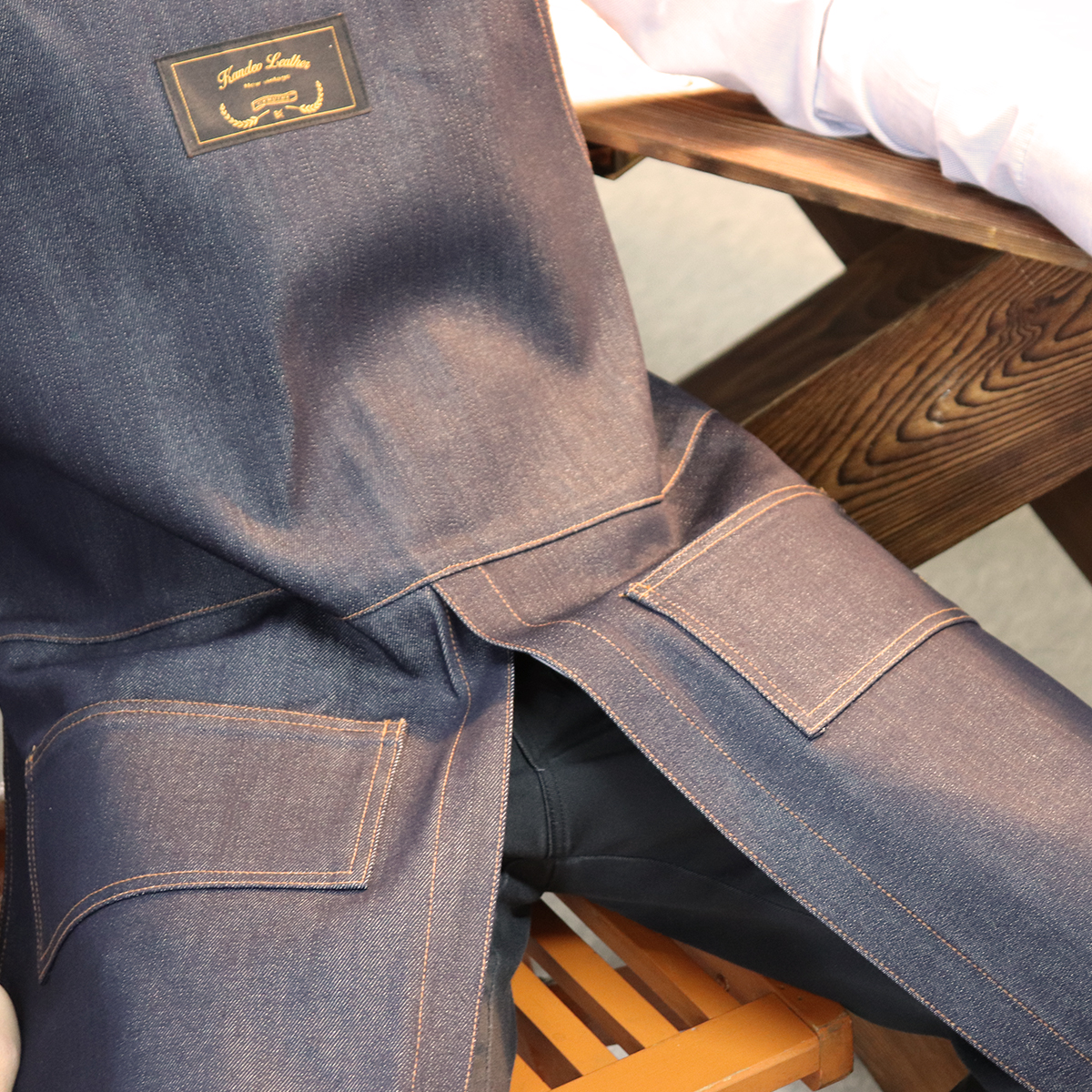 트임앞치마 쥬드 진청 칸데오레더 공방 미용실 카페 미용사 바리스타 앞치마 가죽 데님앞치마
