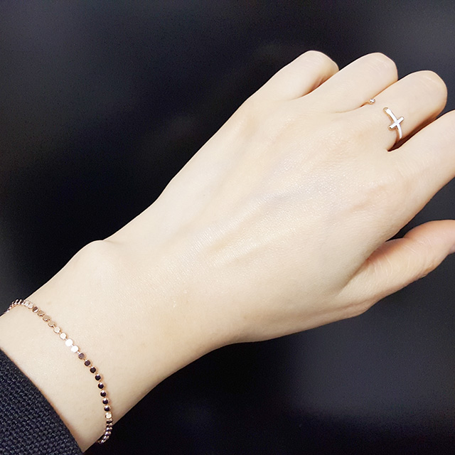 <b><p>black White Cross Ring Open Surge Sel Layered</p></b><b><p>ブラック ホワイト クロスリング オープン 書かれているカールスチール 重ね着 フリーサイズ</p></b><br /><br /><p align='center'>