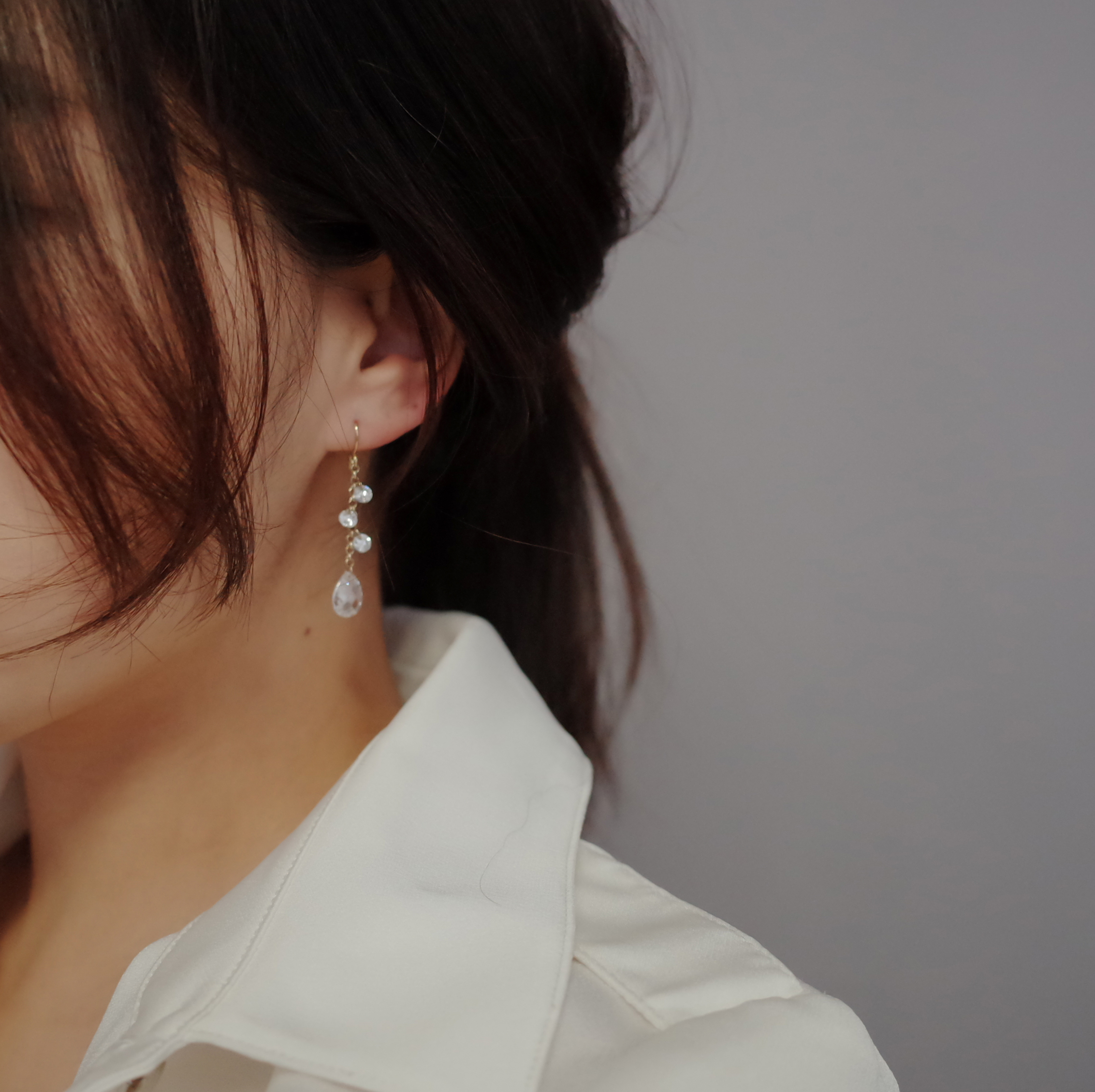 <b><p>Gracefully Waterglass Drop Earrings Simple</p></b><b><p>優雅に 水滴グラス ドロップイヤリング シンプルユニーク スタイリッシュルック 30代の女性</p></b><br /><br /><p align='center'>
