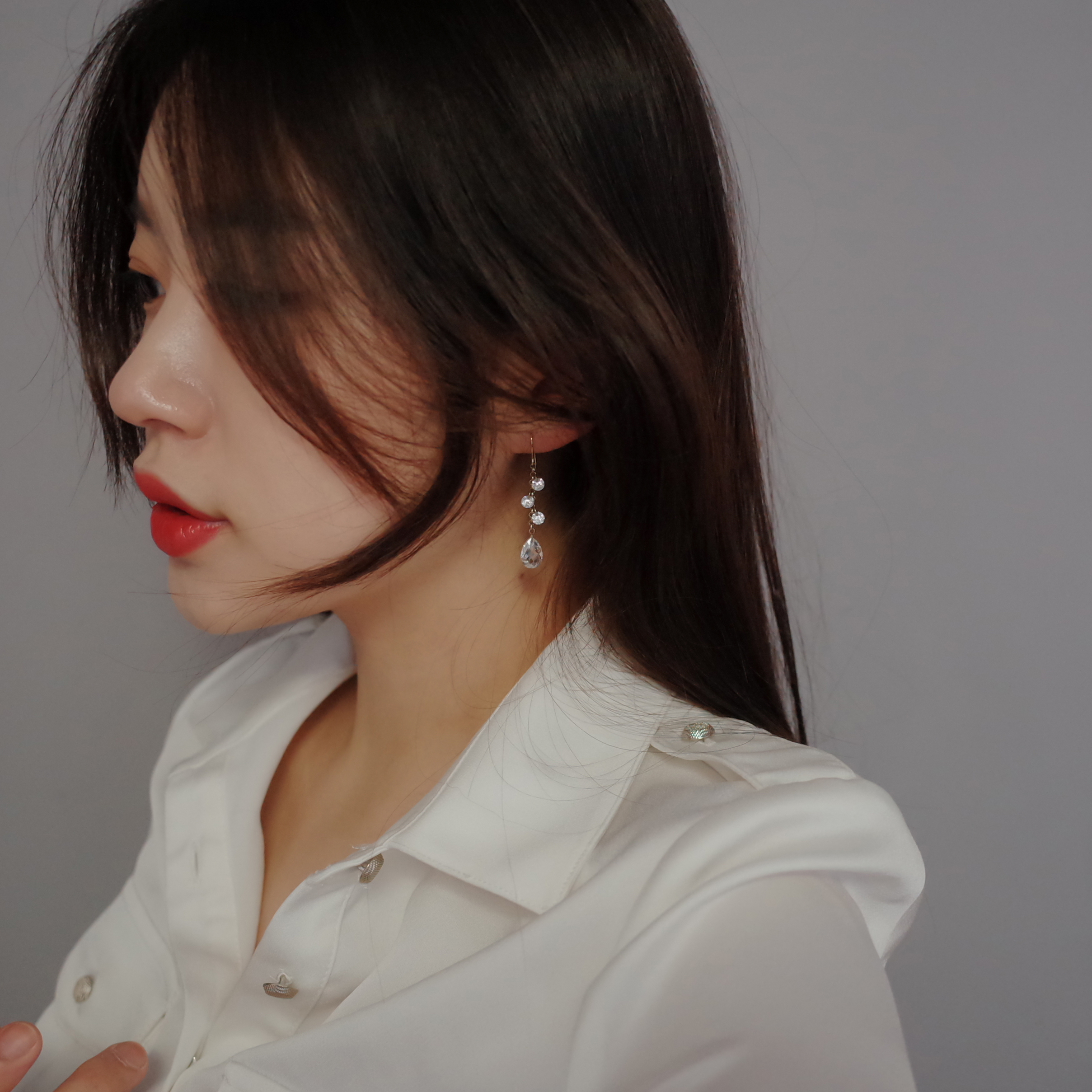 <b><p>Gracefully Waterglass Drop Earrings Simple</p></b><b><p>優雅に 水滴グラス ドロップイヤリング シンプルユニーク スタイリッシュルック 30代の女性</p></b><br /><br /><p align='center'>