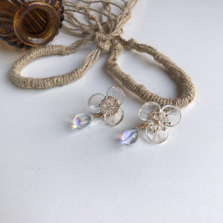 <b><p>Yui flower Glass Drop earring Stylish ok</p></b><b><p>ユイ フラワー グラス ドロップ イヤリング スタイリッシュルック シンプルユニーク</p></b><br /><br /><p align='center'>